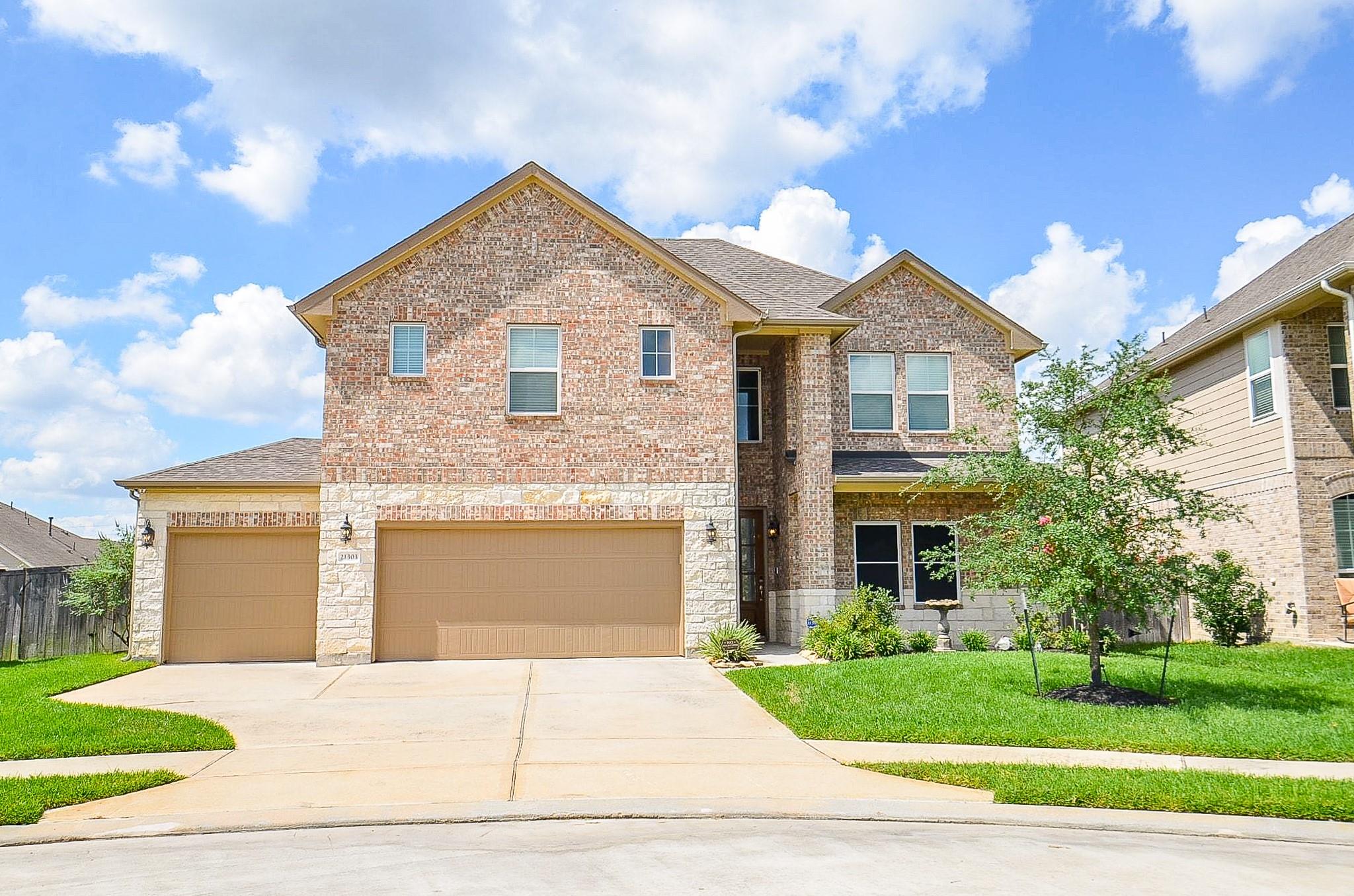 21303 Adela Point — photo
