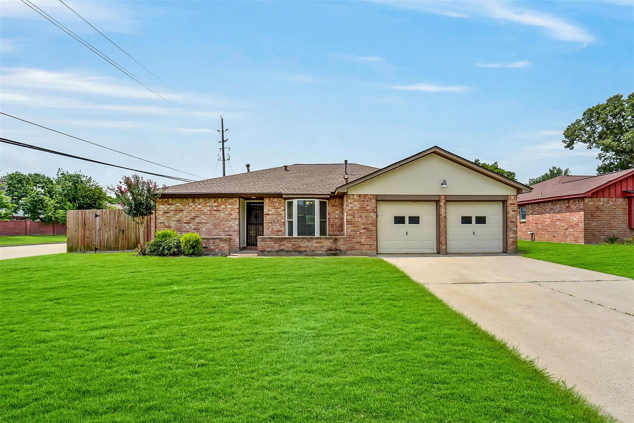 5303 Lincoln Green Drive — photo