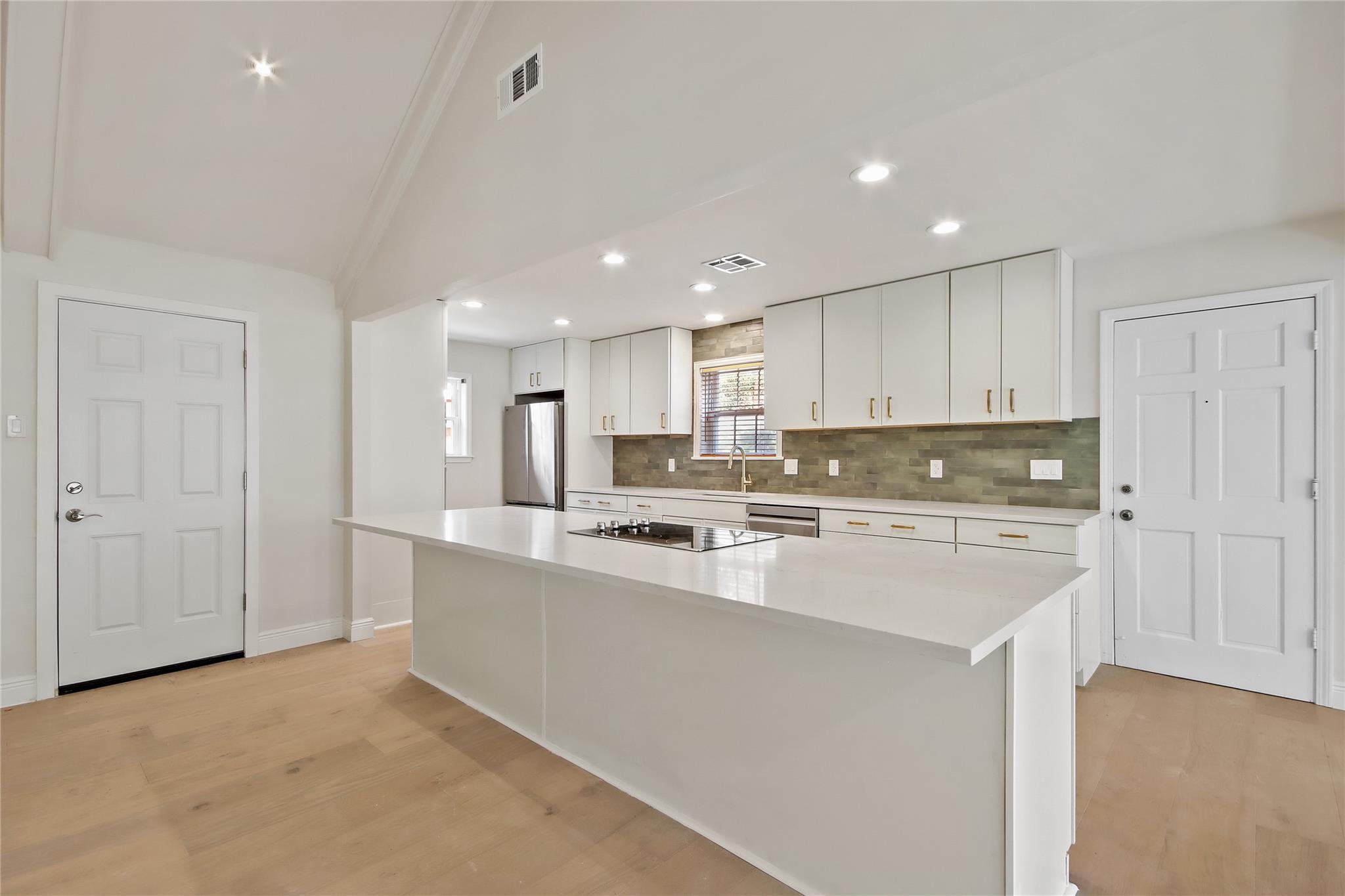 2126 Potomac Drive — photo