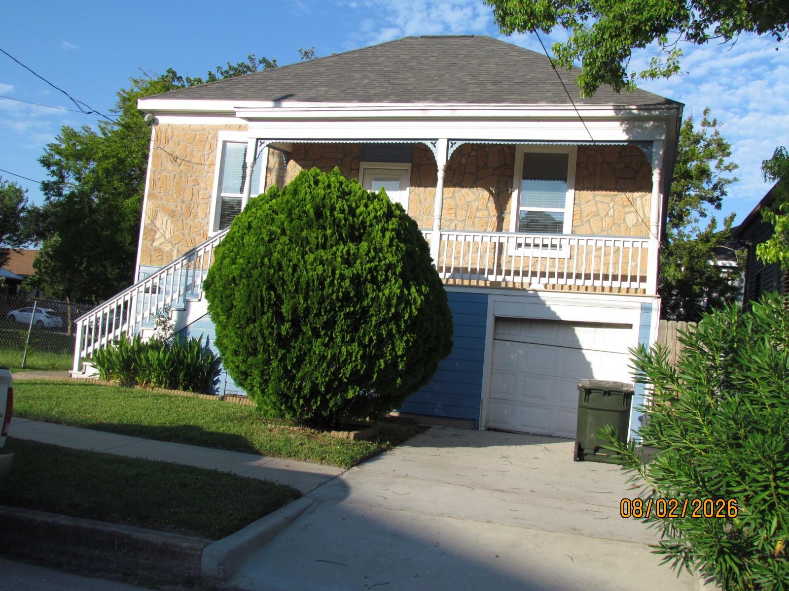 1806 Jack Johnson Boulevard — photo