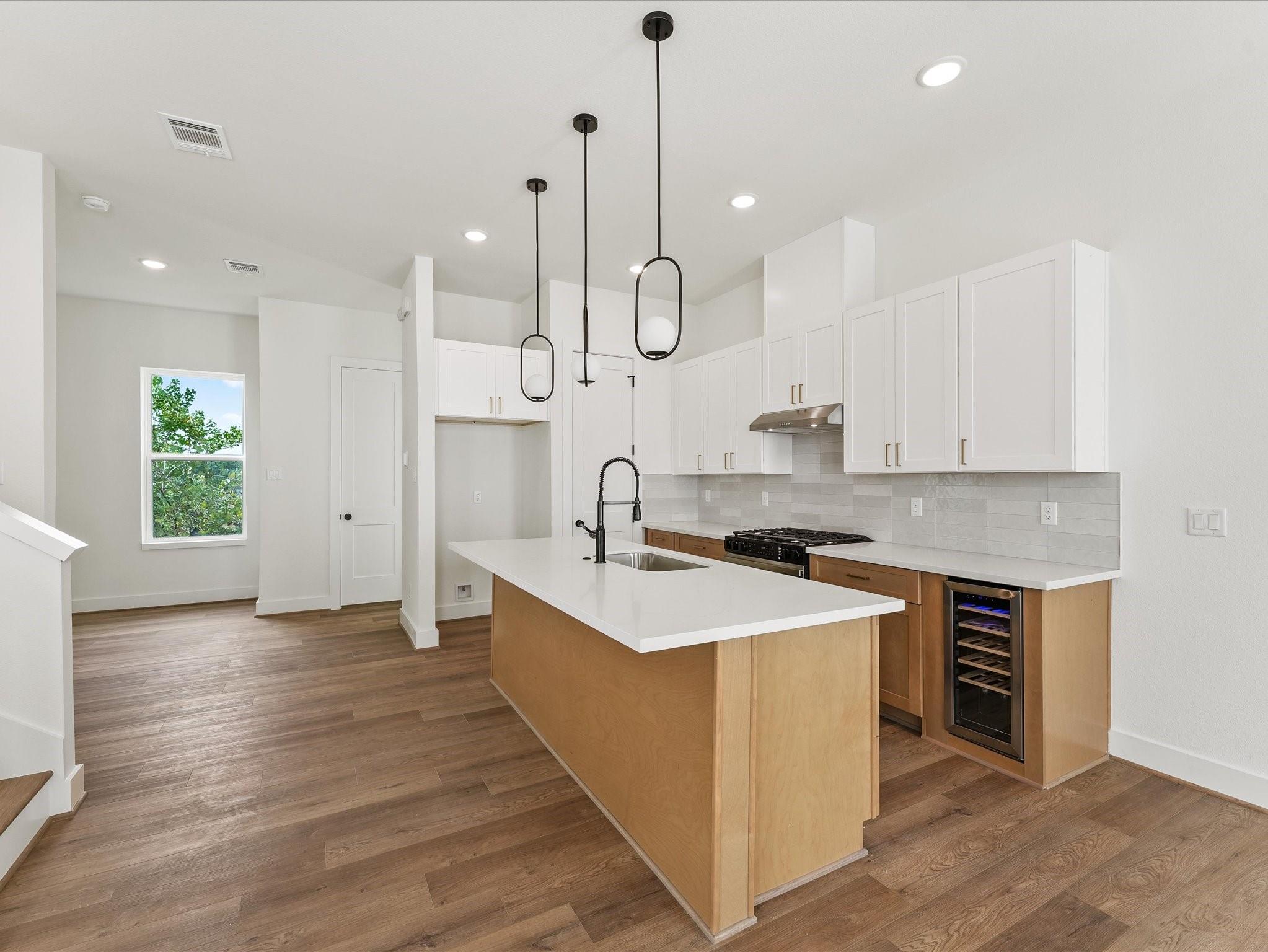 1804 Del Norte #B — photo
