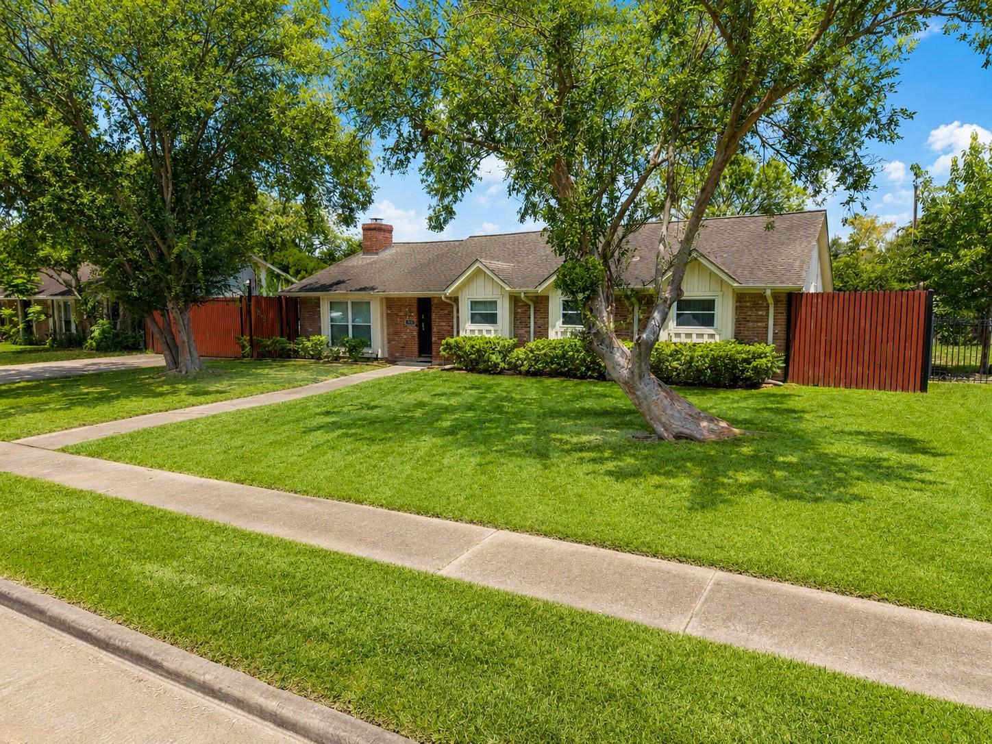 7718 Hiawatha Drive — photo