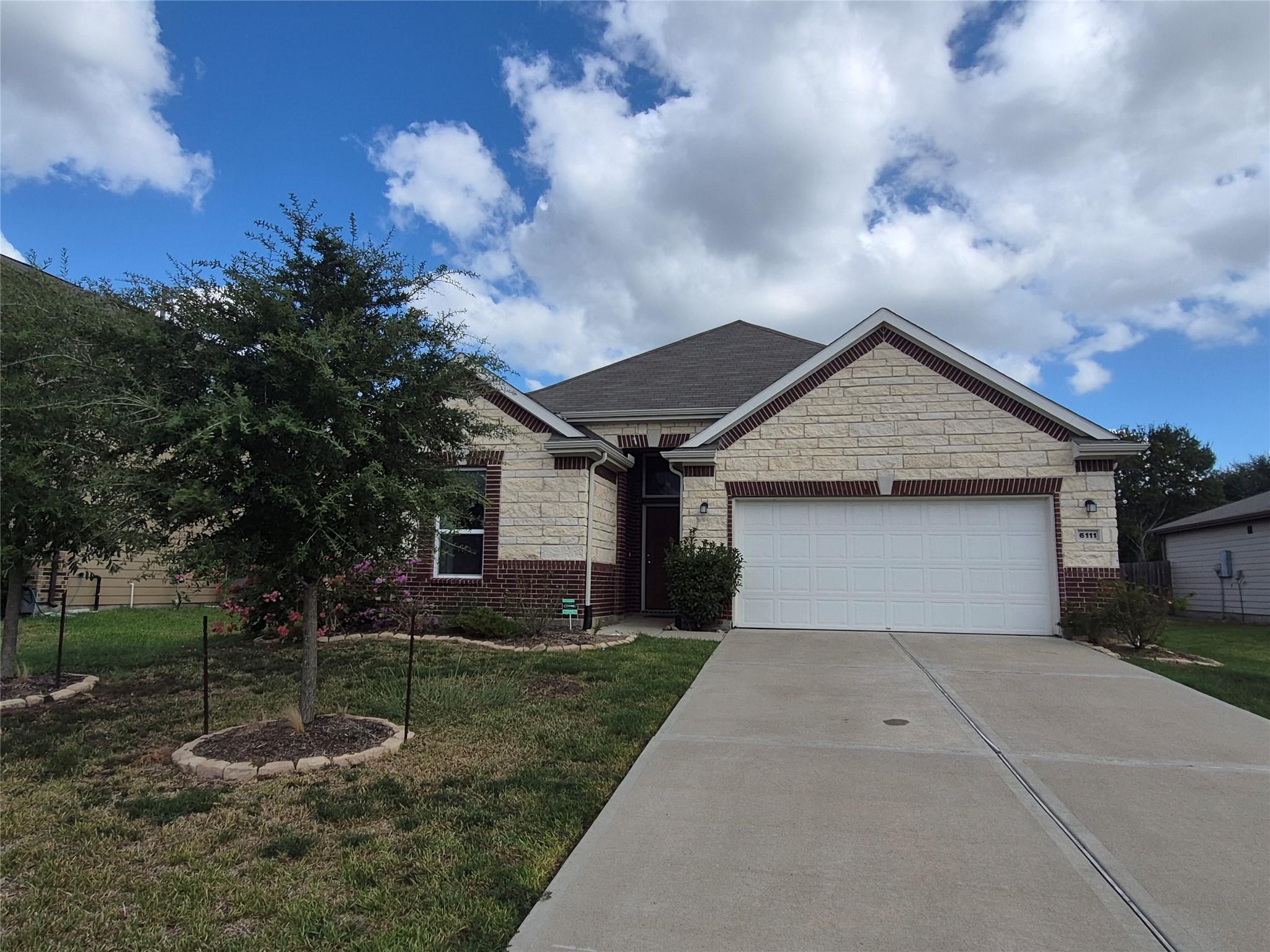 6111 Whitewing Road — photo