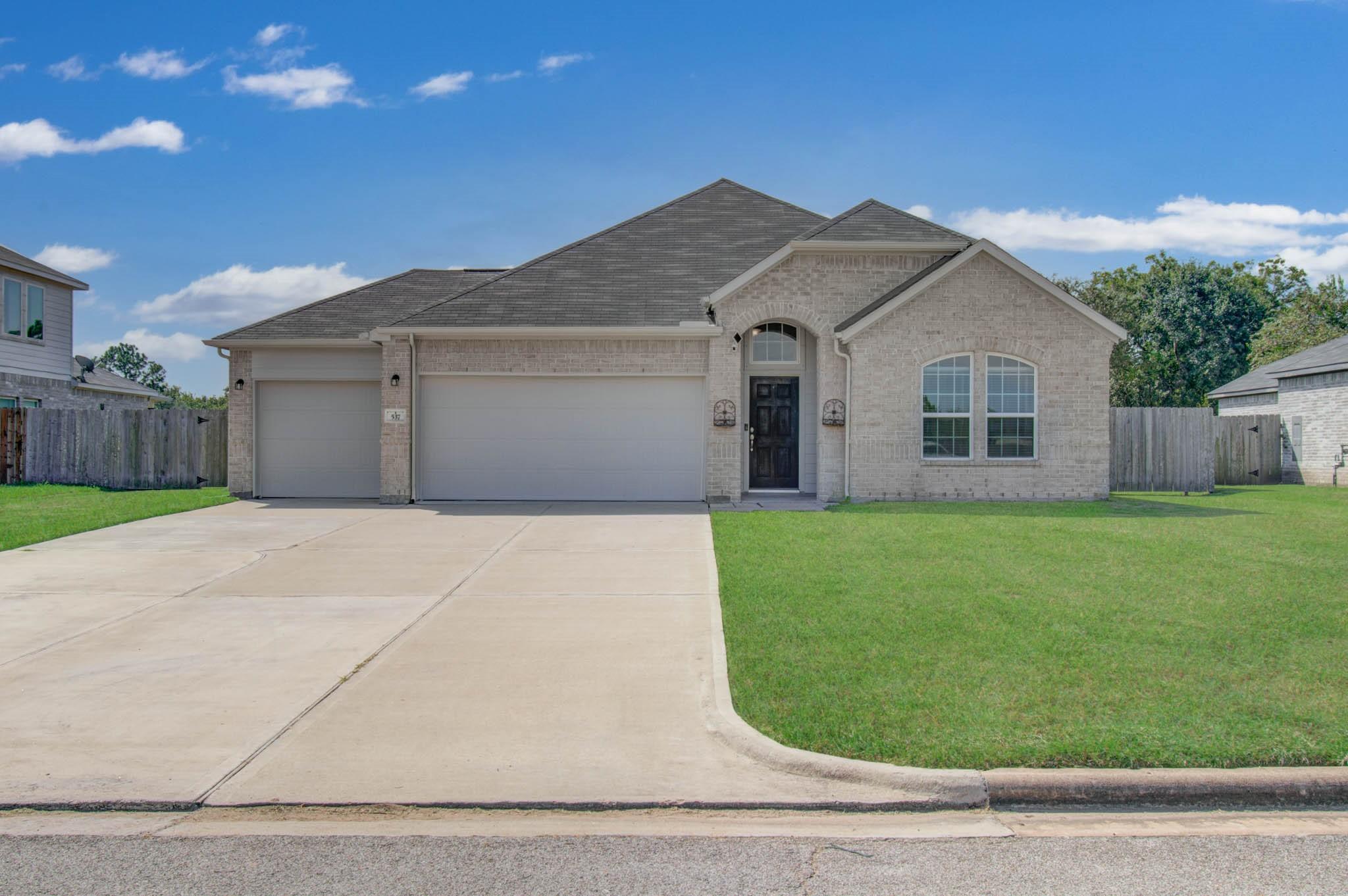 537 Green Meadows Drive — photo