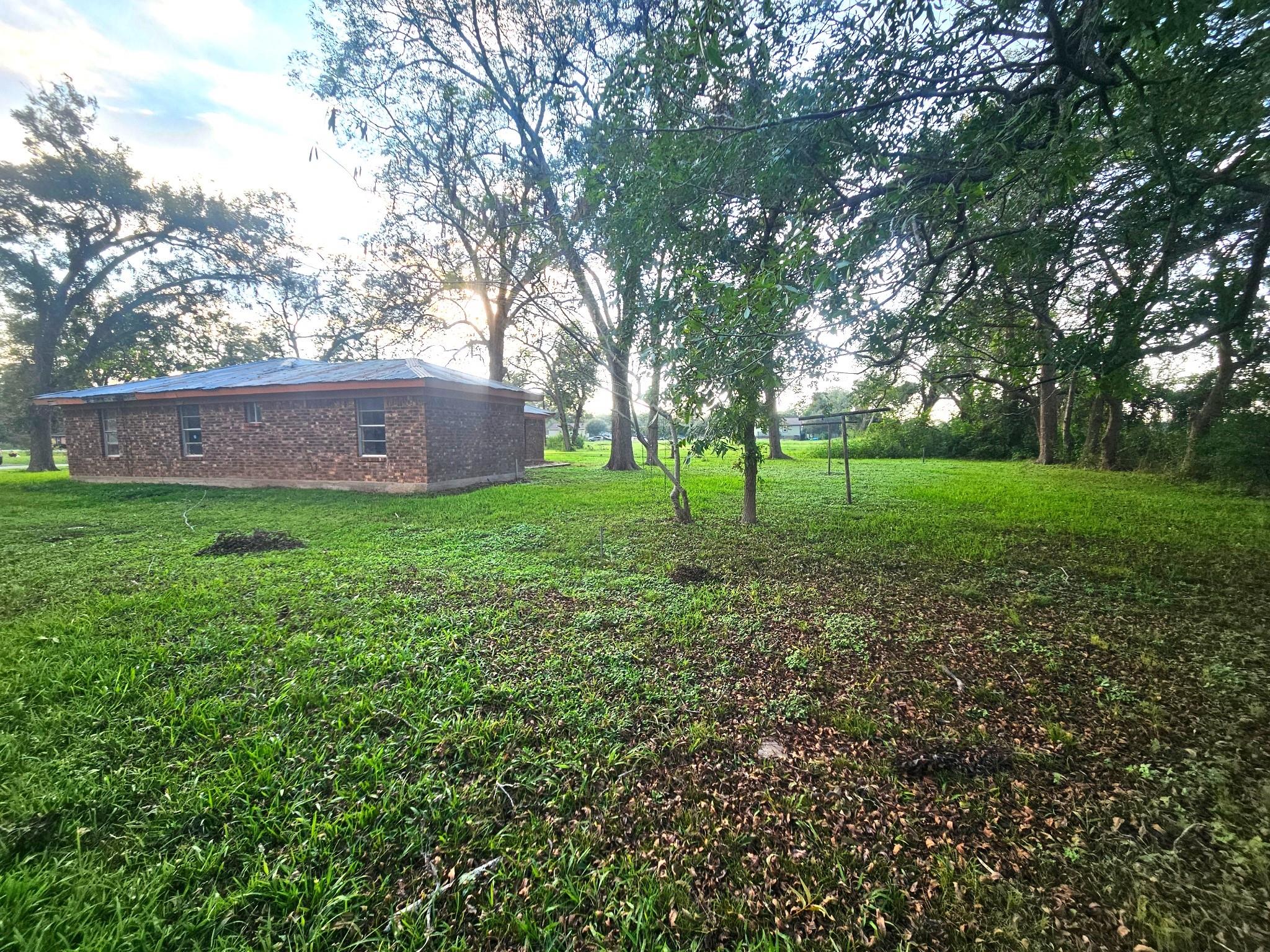 905 E Columbus Drive, Wharton, TX 77488 — photo 3