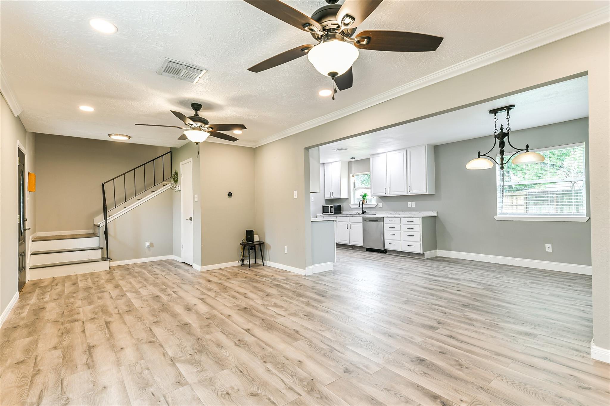 207 Woodvale Drive — photo