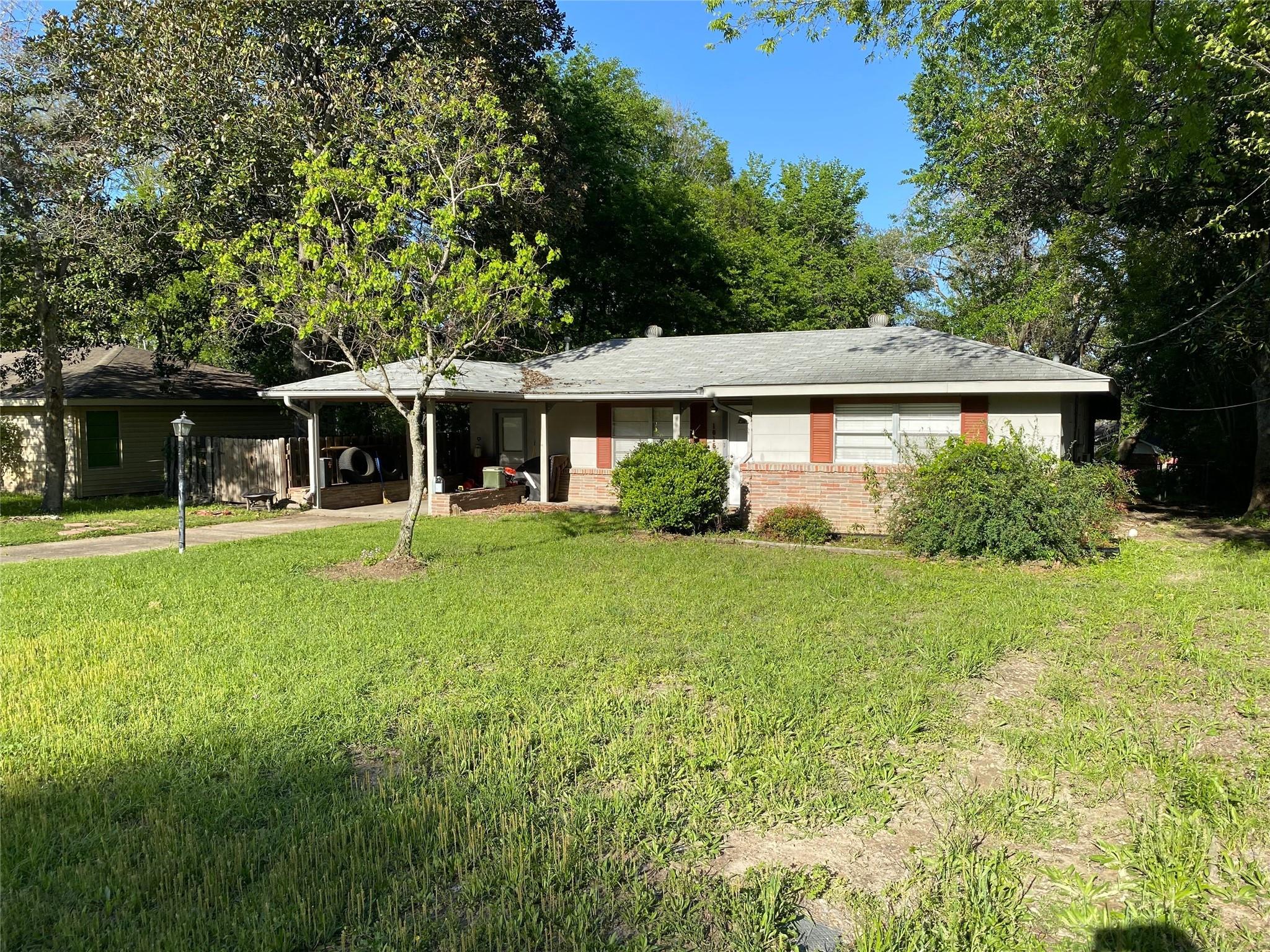 1015 Oak Drive — photo