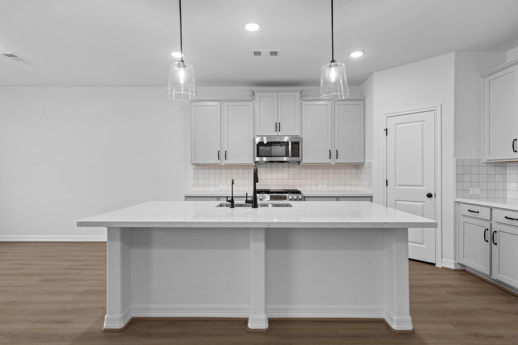 7811 Topaz Ridge Drive, Angleton, TX 77515 — photo 3