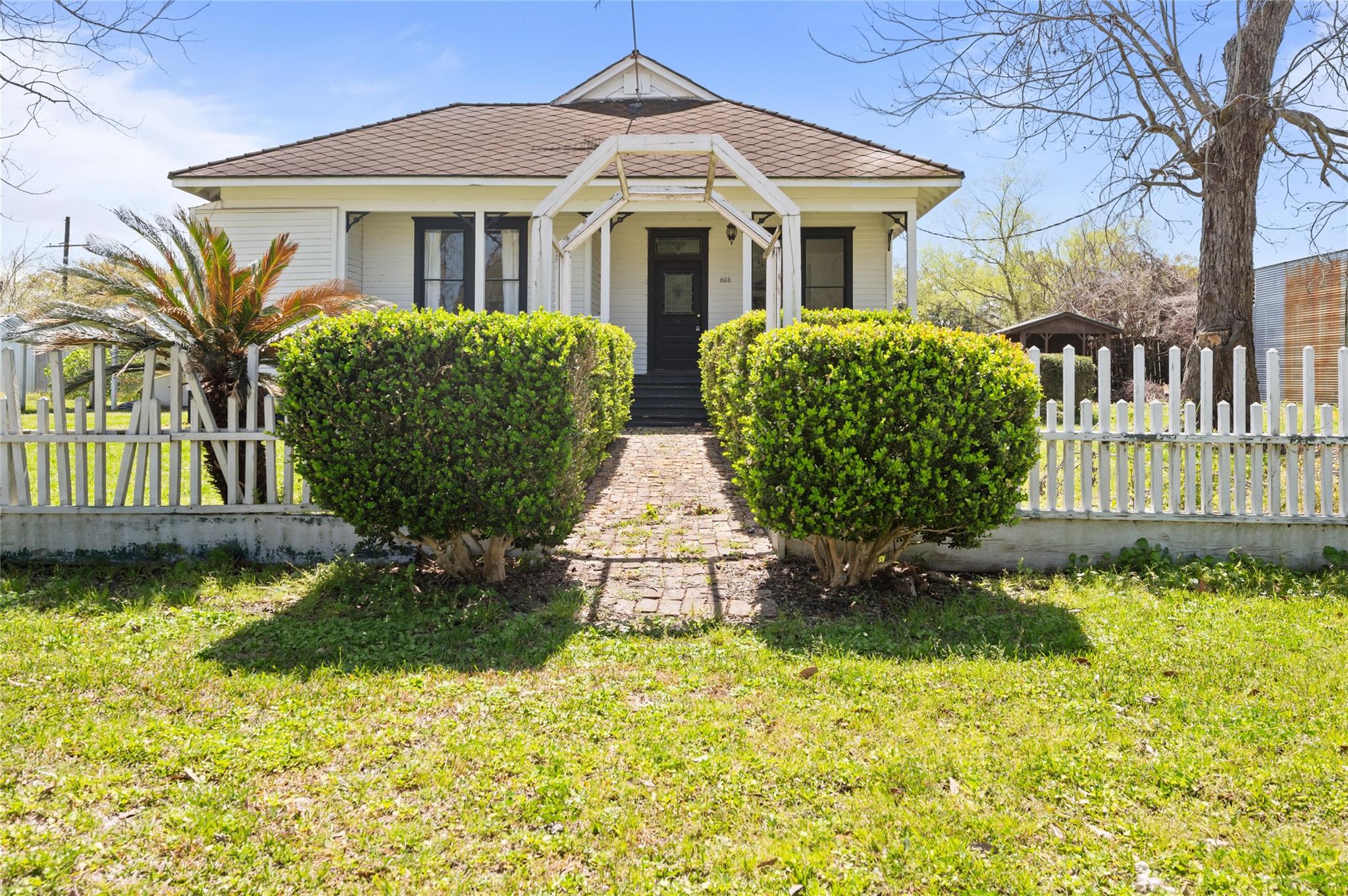 608 Miller Street — photo