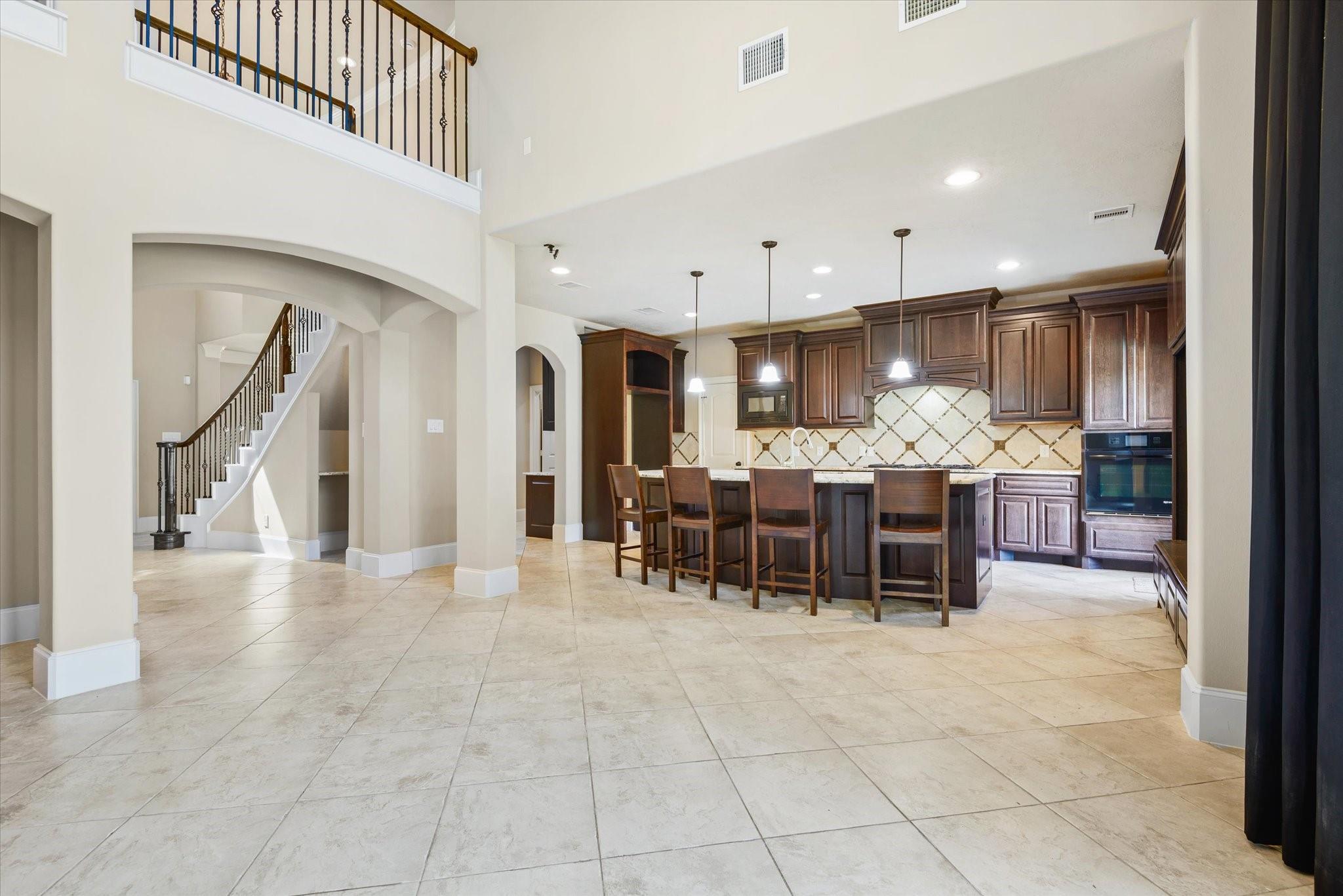 15811 Crestbrook Drive — photo
