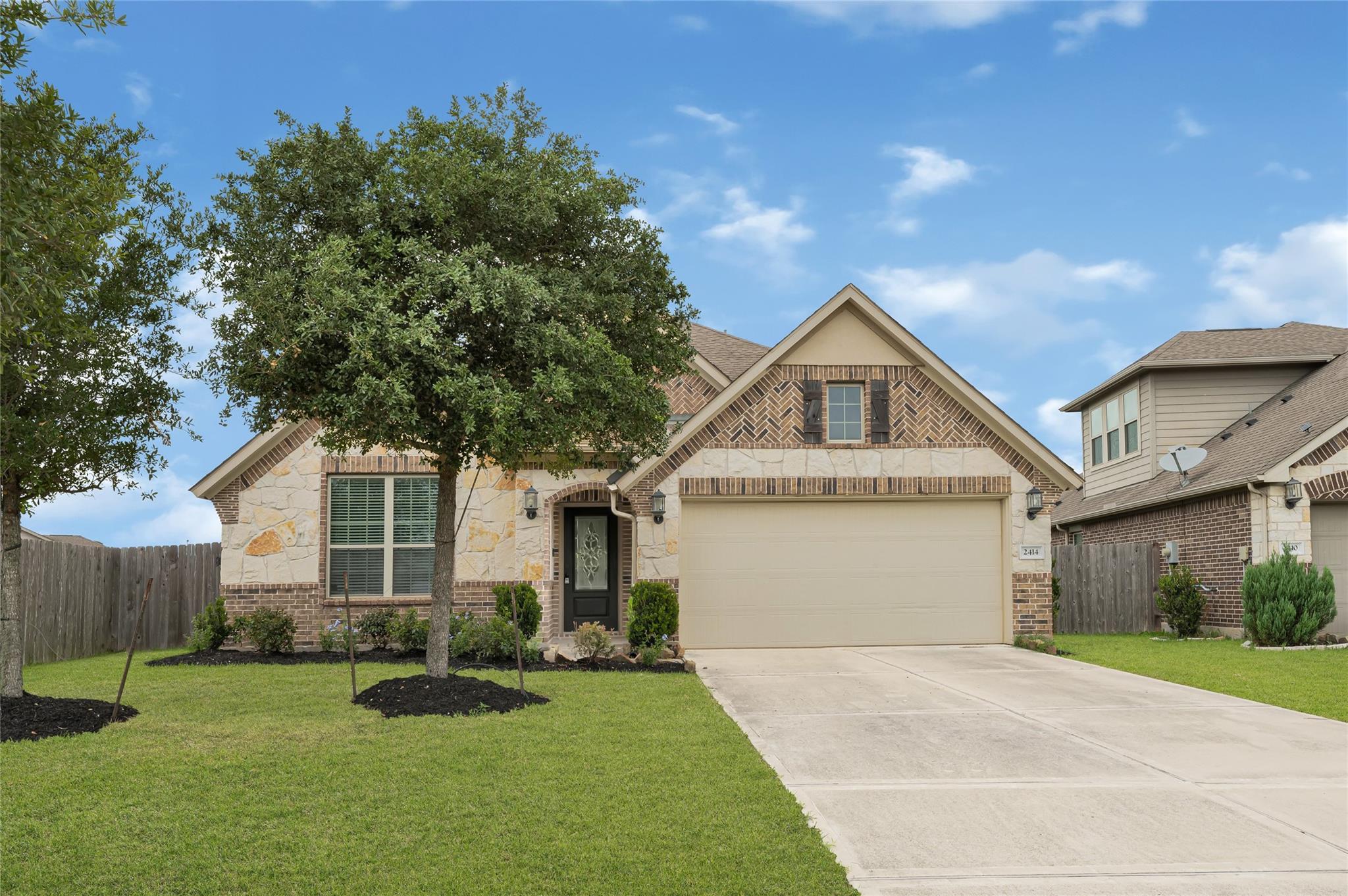 2414 Willow Fall Lane — photo