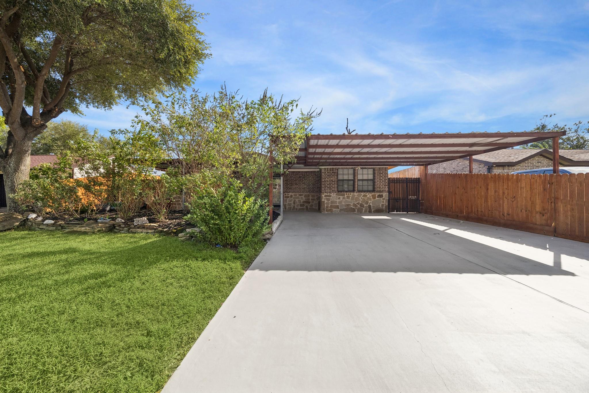 10702 Duncum Street — photo