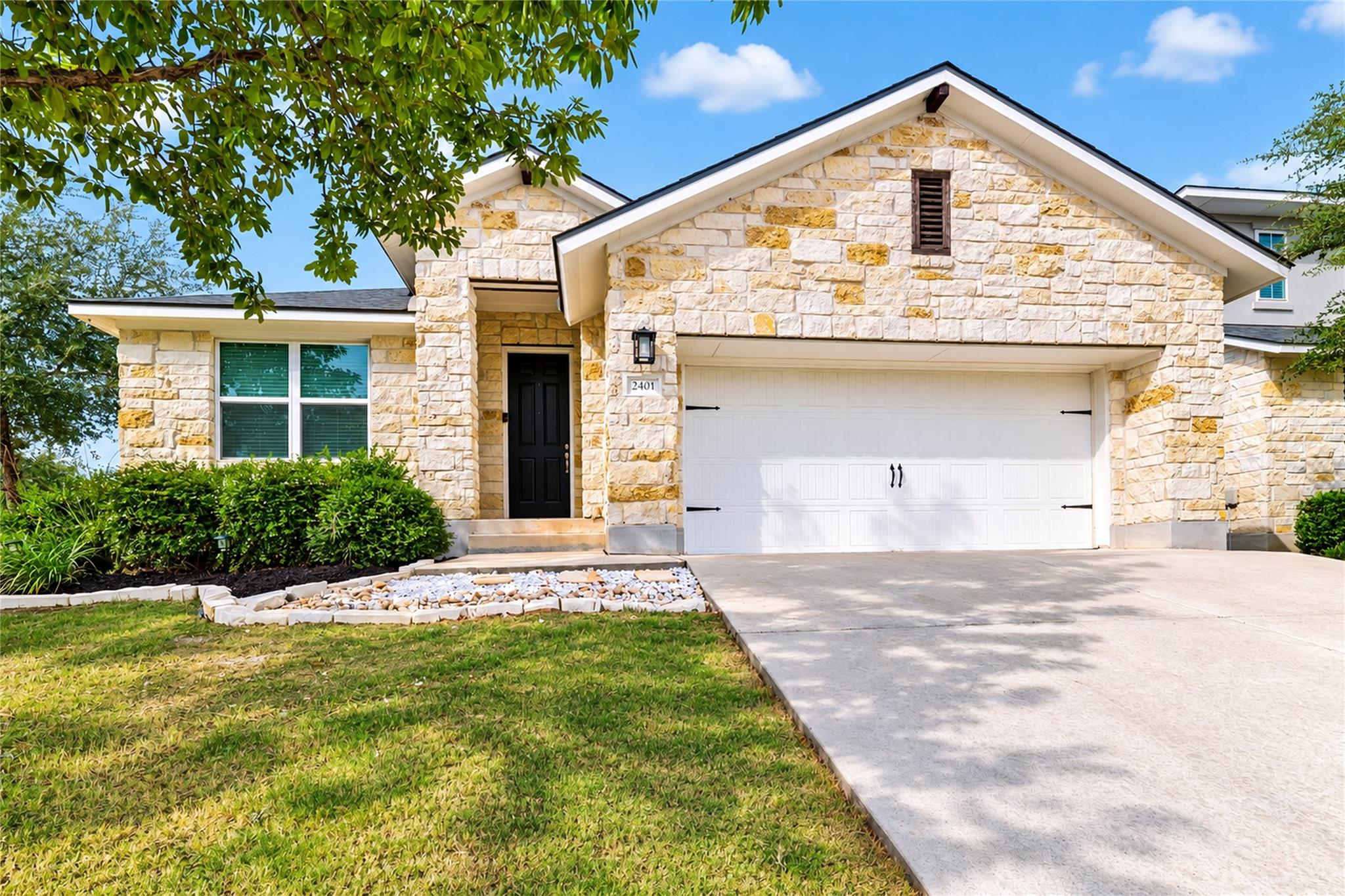 2401 Brook Crest Way — photo
