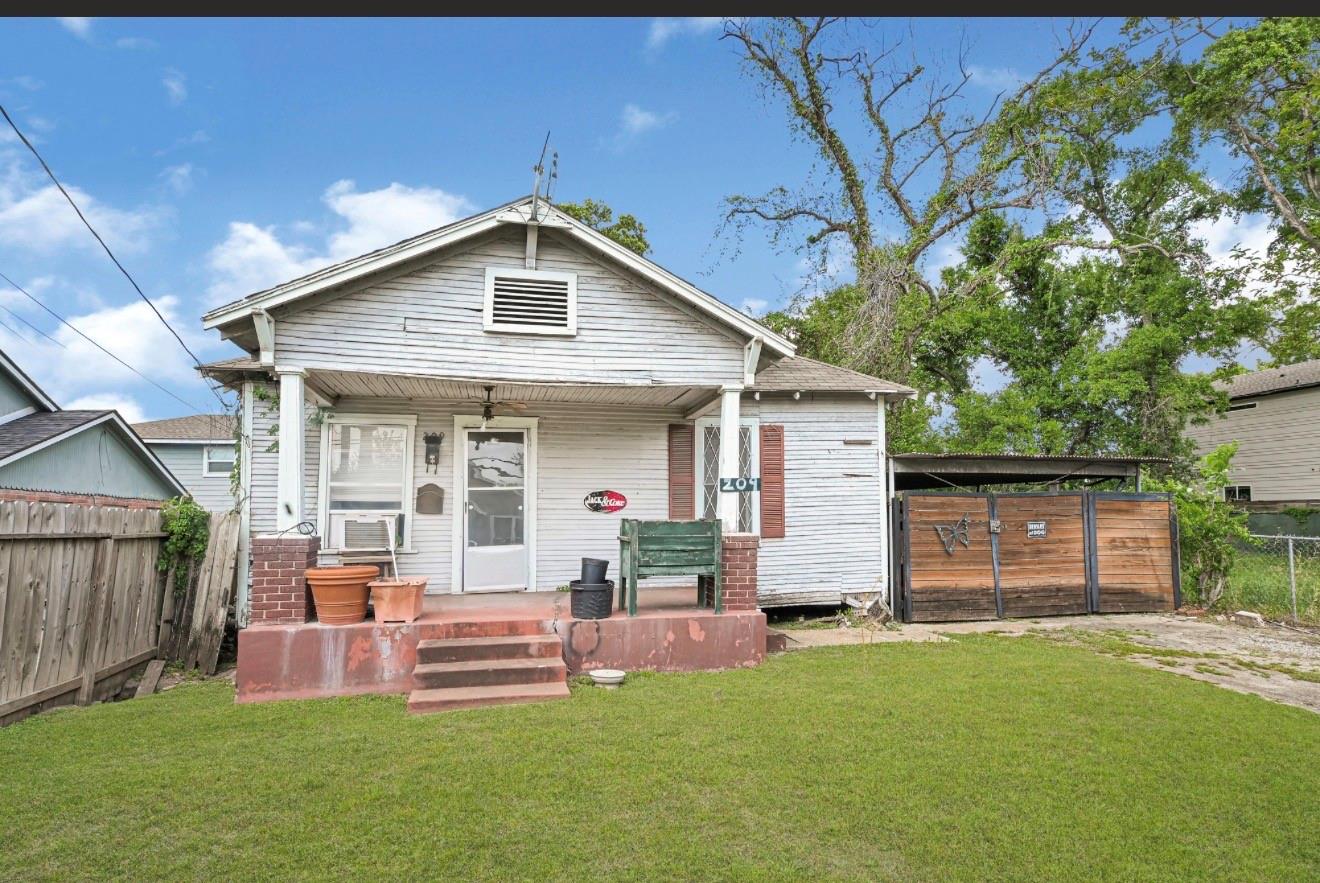 209 Frawley Street — photo