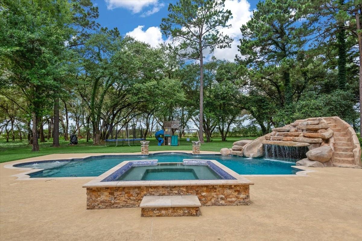 21423 FM 2920 — photo
