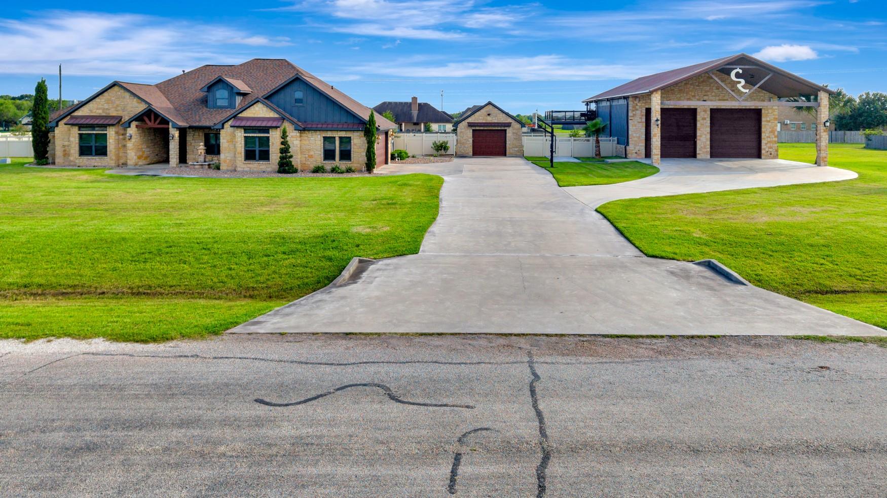 121 Spring Ridge, Victoria, TX 77904