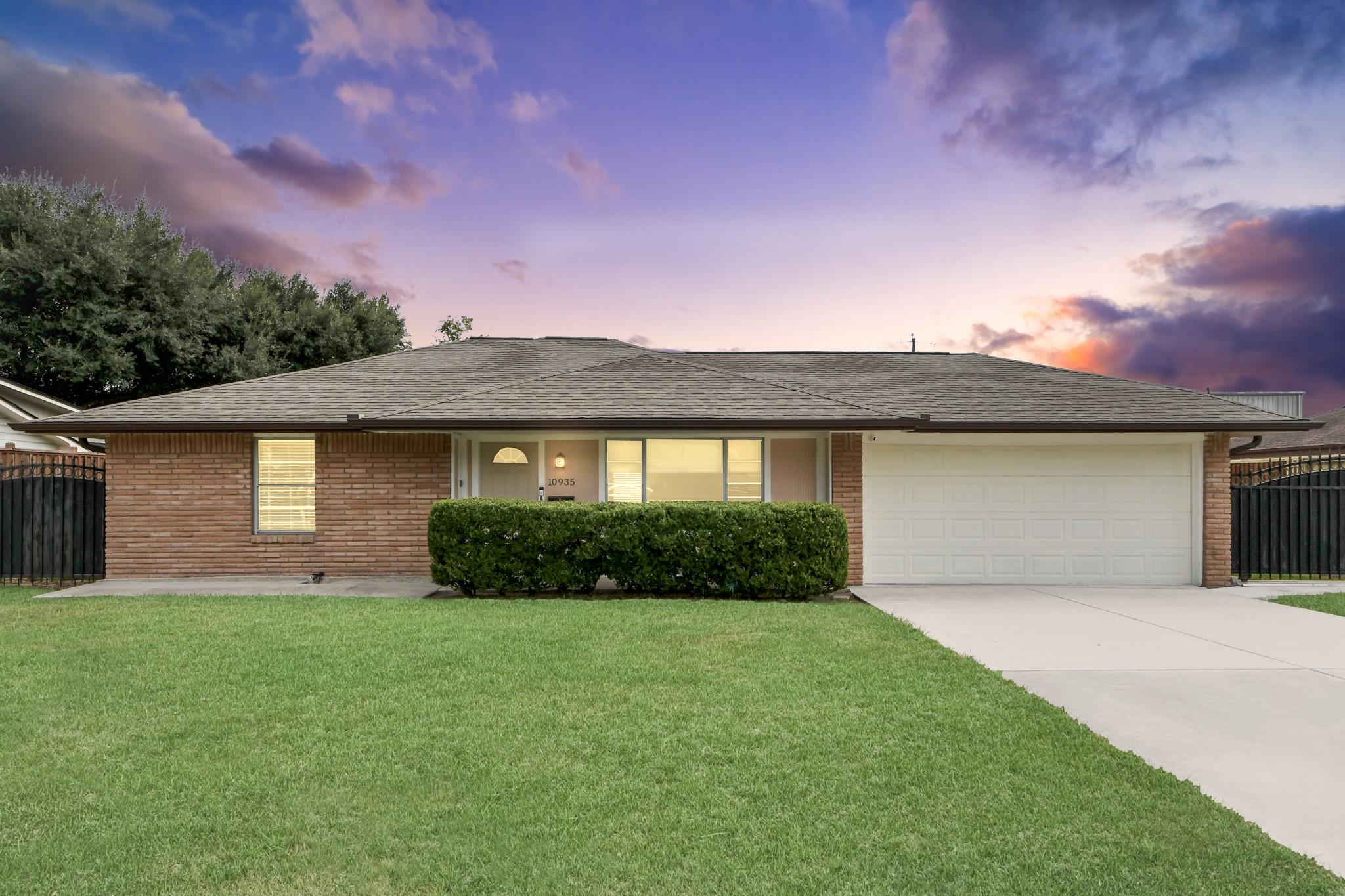 10935 Timberoak Drive — photo