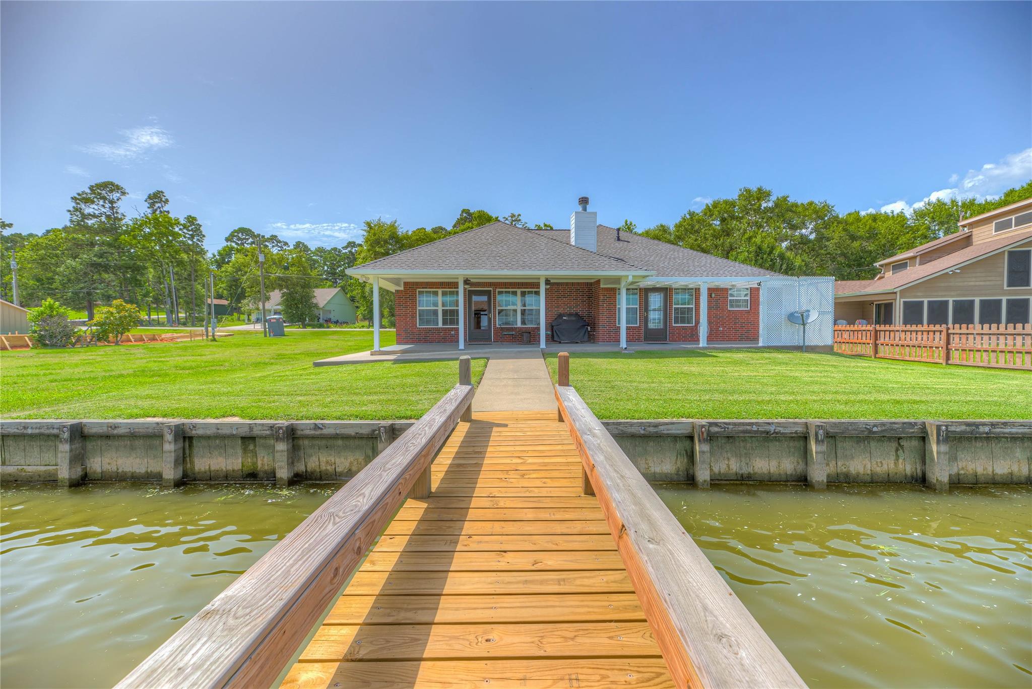 320 Lakefront Drive — photo