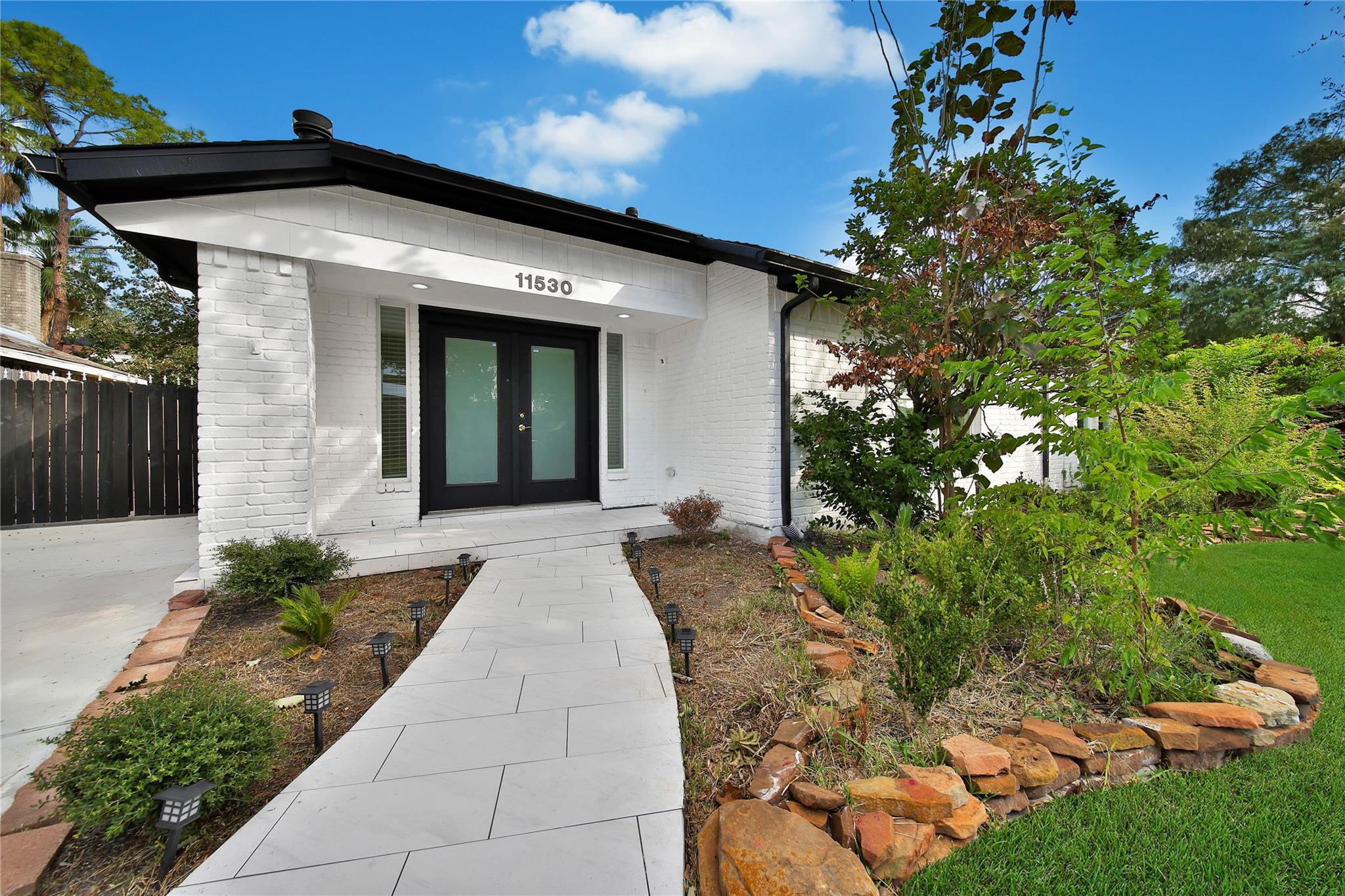 11530 Wickersham Lane — photo