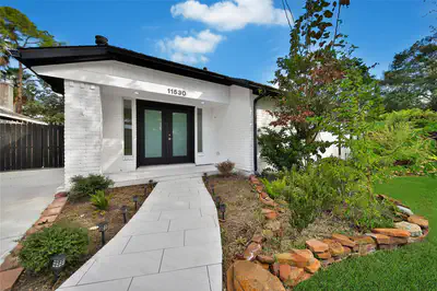 11530 Wickersham Lane — photo