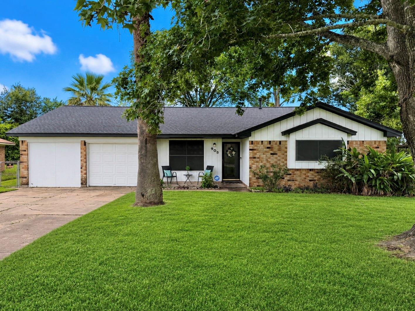 905 Southside Drive — photo