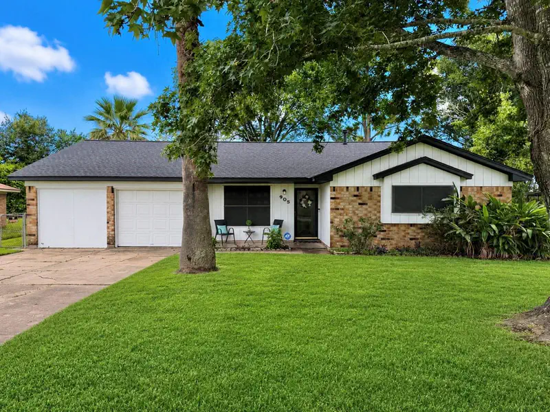 905 Southside Drive — photo