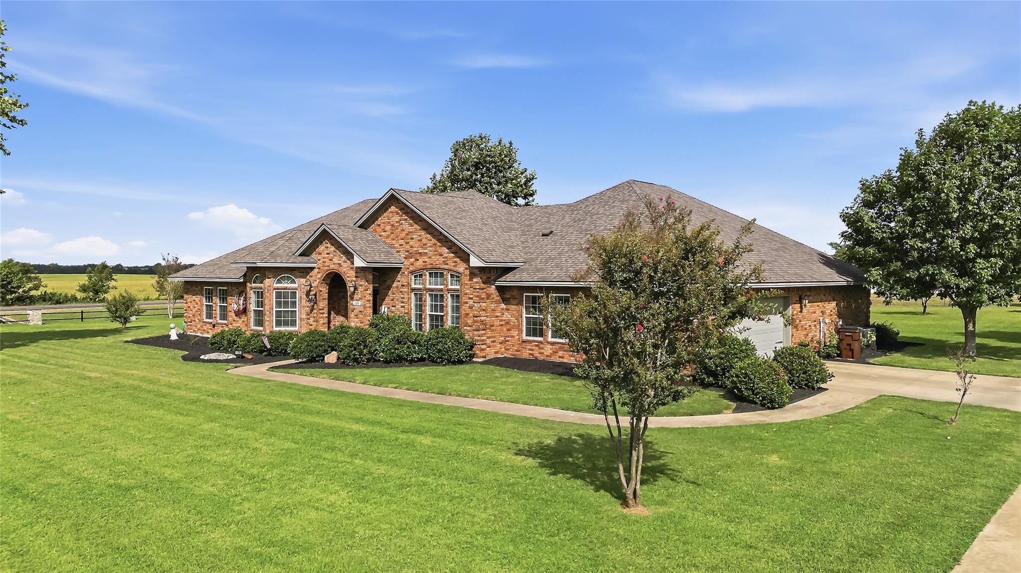 135 Apache, Franklin, TX 77856 — photo 2