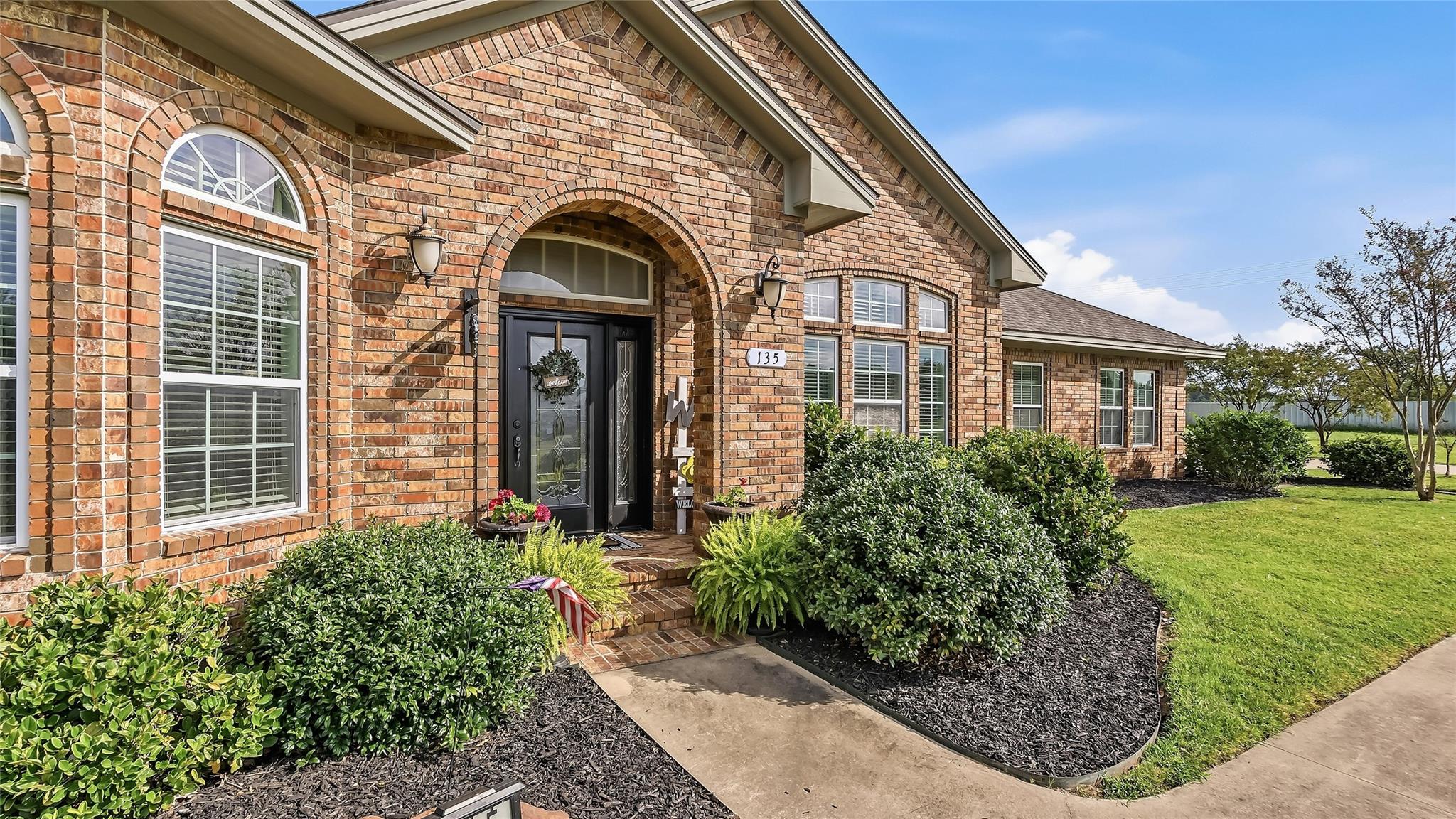 135 Apache, Franklin, TX 77856 — photo 3