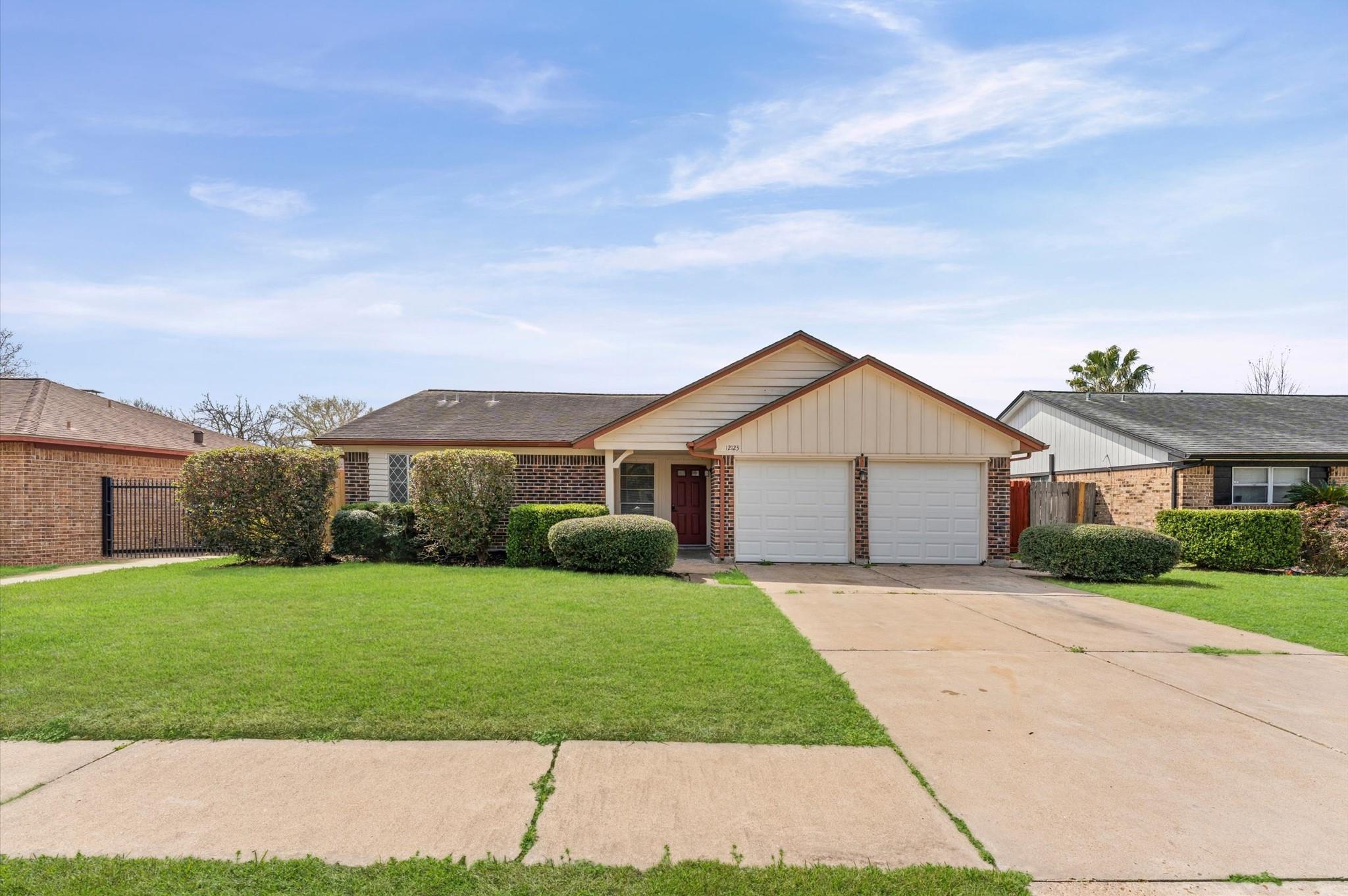 12123 Plumpoint Drive — photo