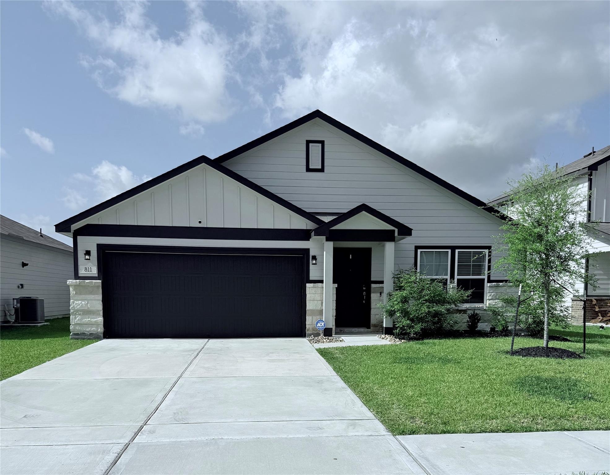 811 Brookside Drive — photo
