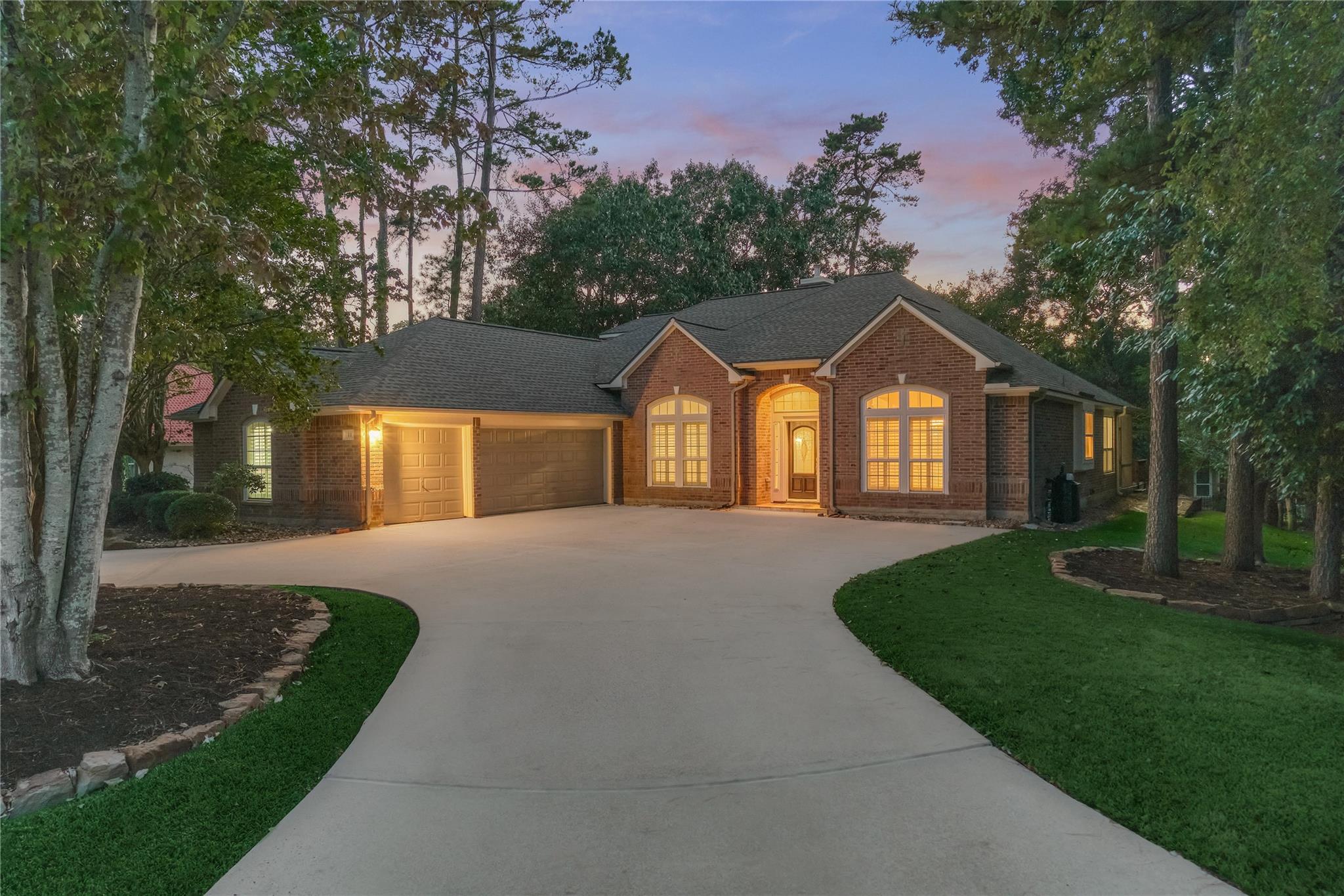 11 Brookwood Court — photo