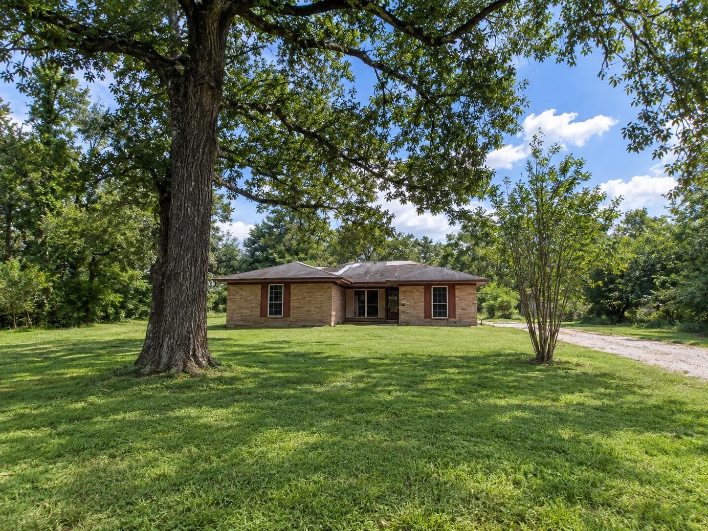 13910 Calhoun Road — photo