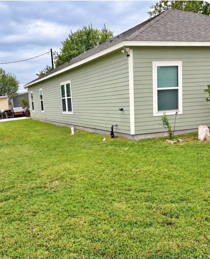 668 Commerce Street, Bloomington, TX 77951 — photo 2