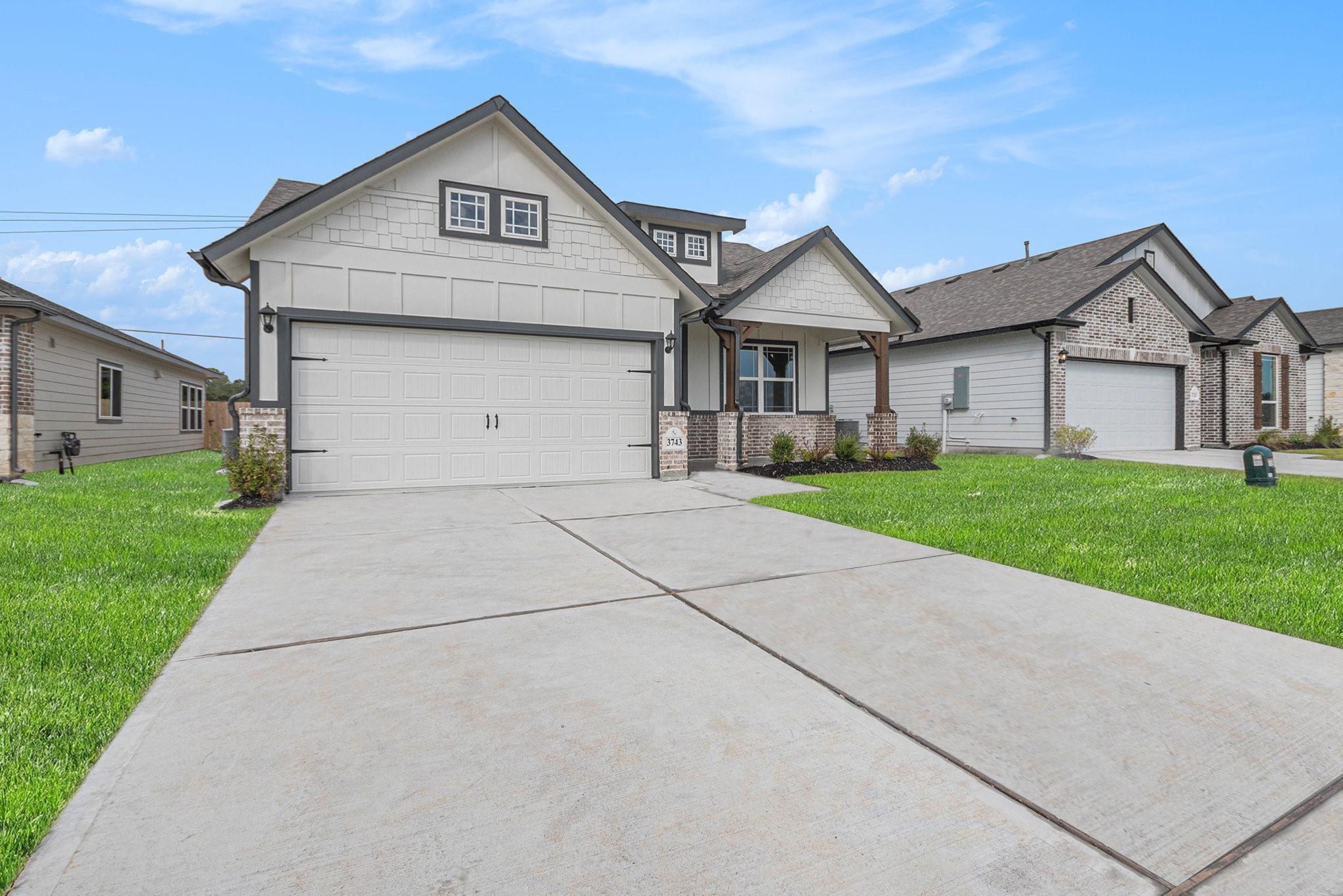 3743 Crawford Street — photo