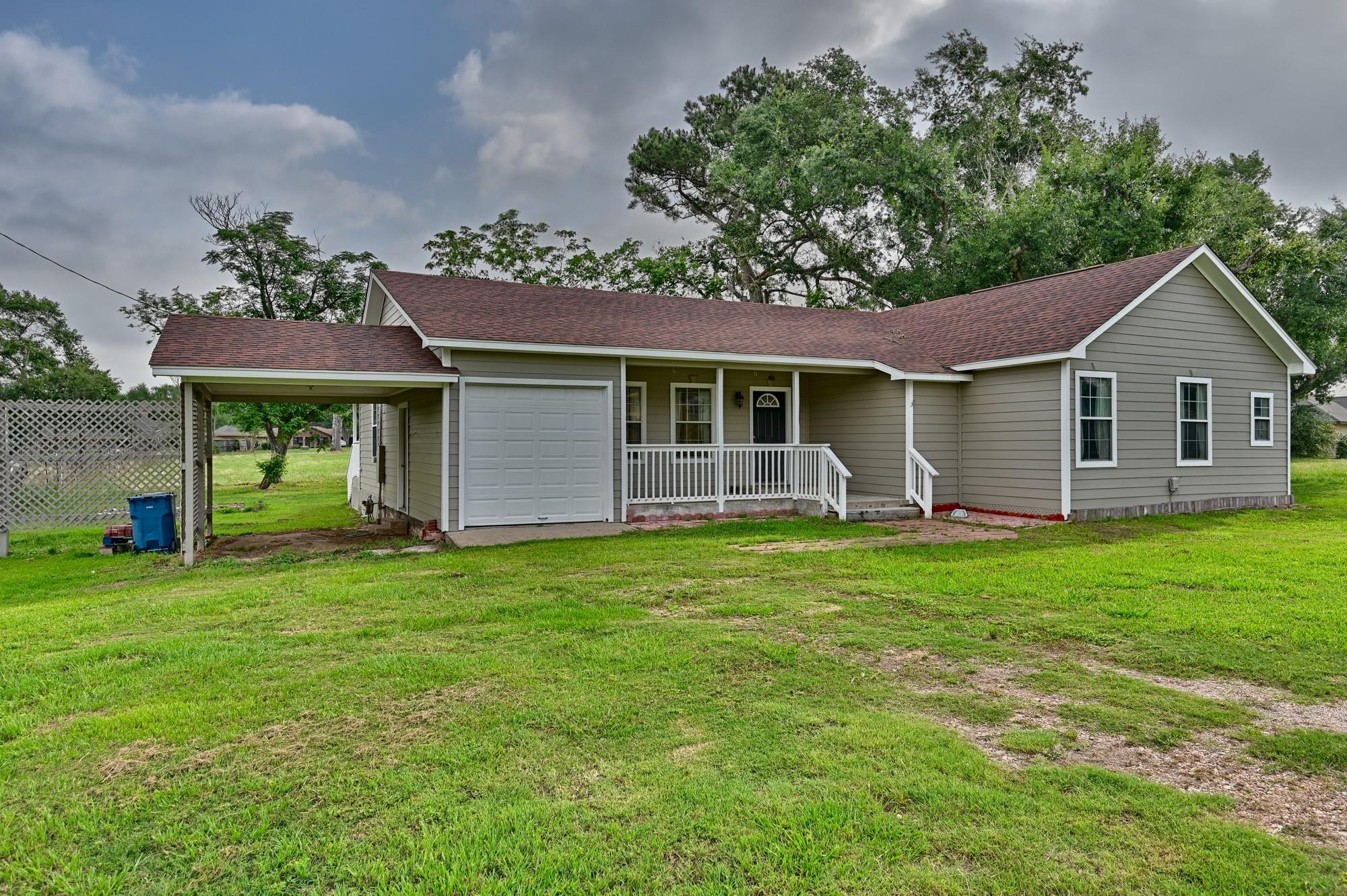 1532 Highway 159 W — photo
