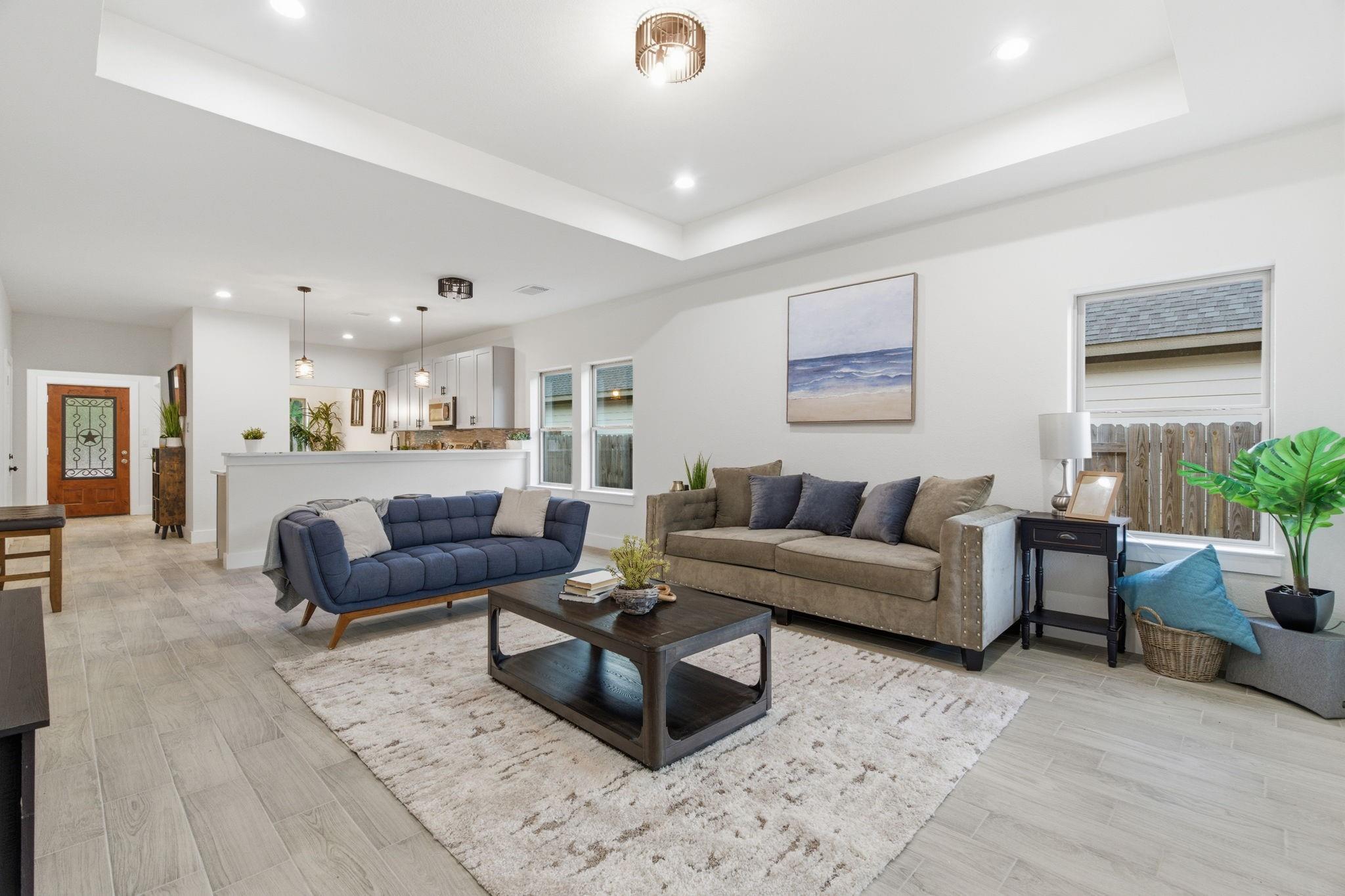 1105 W Lyle Street — photo