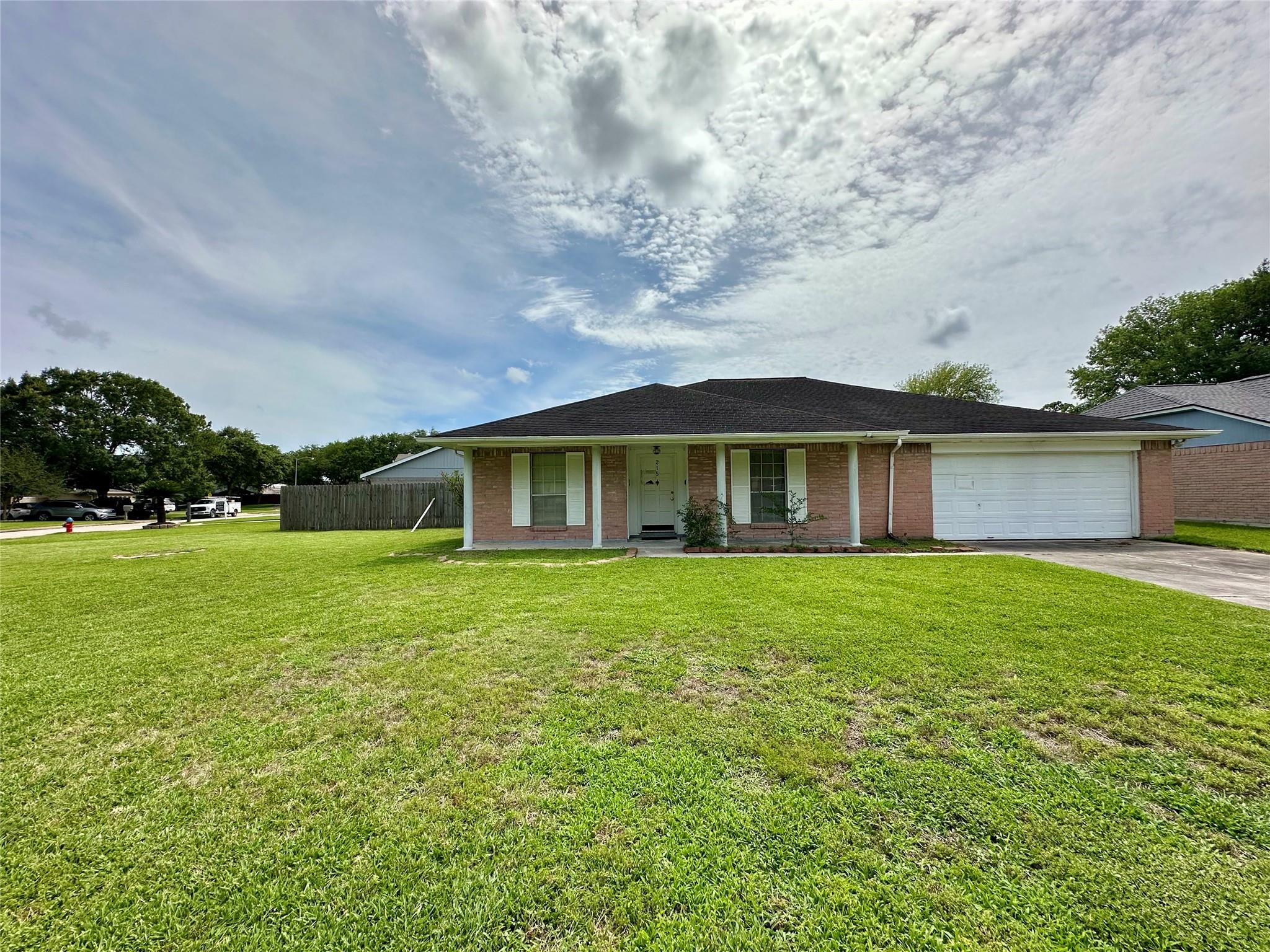 215 Old Oaks Street — photo