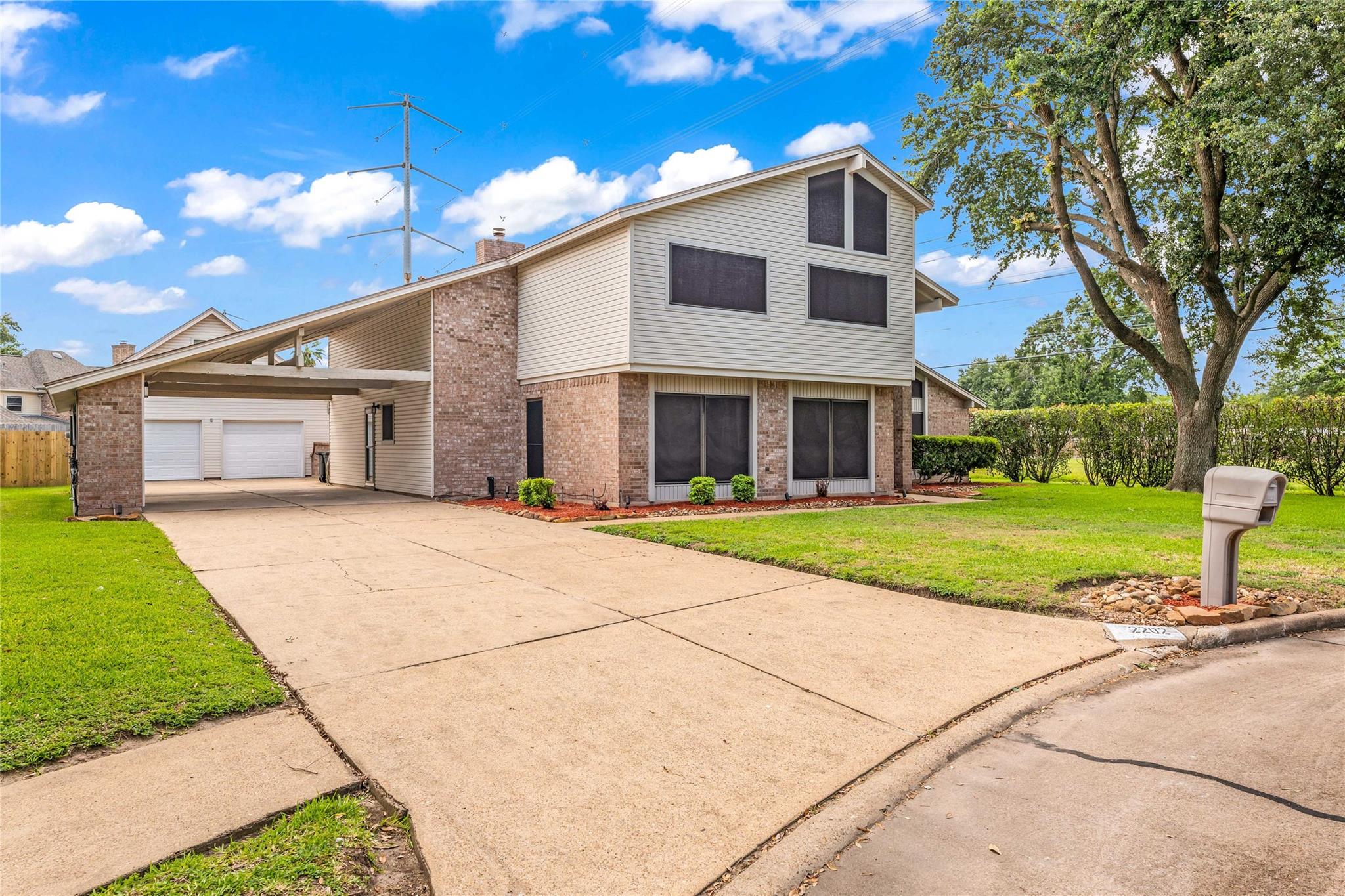 2202 Erin Glen Court — photo