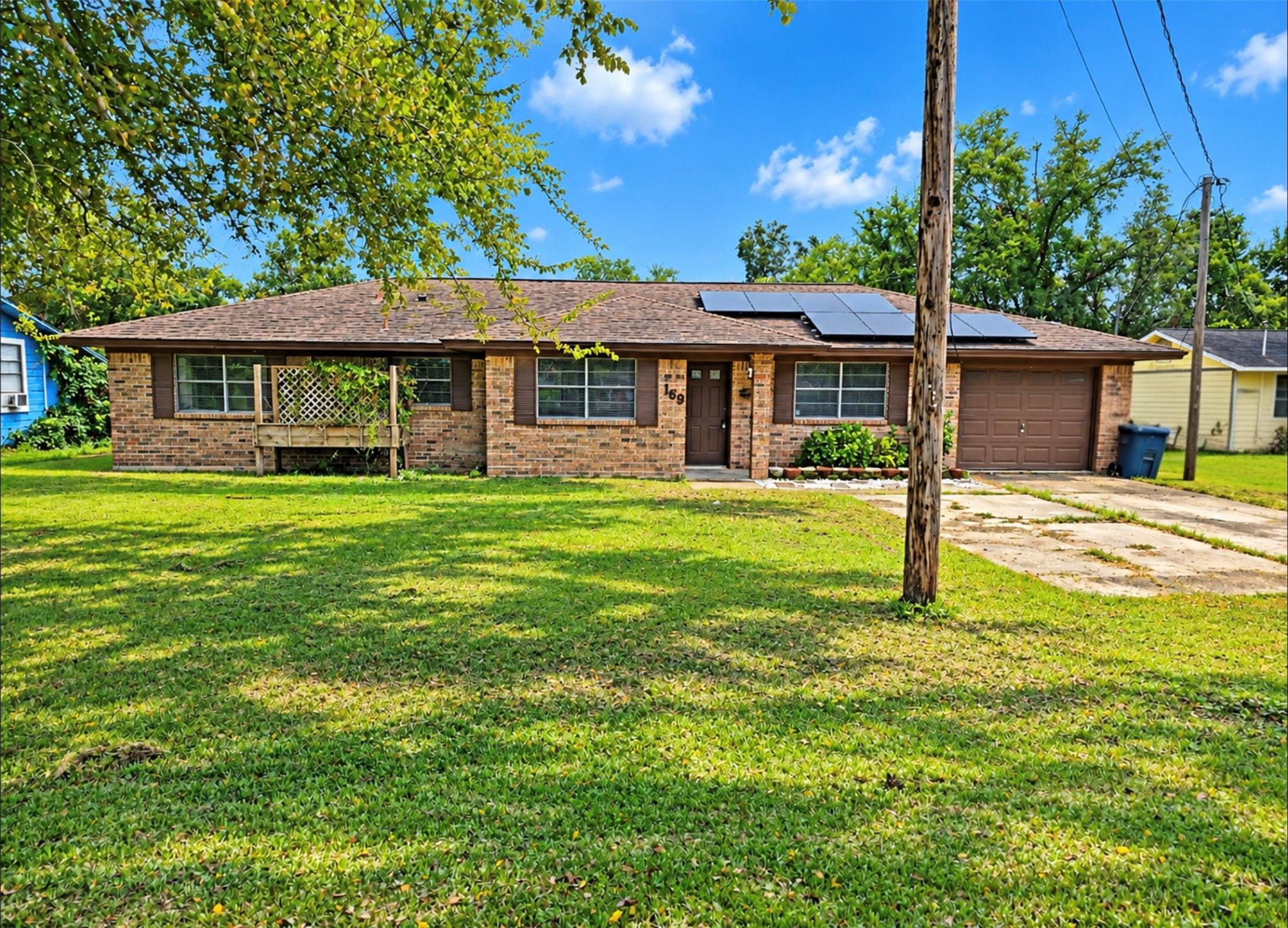 1169 E Kyle Road, Clute, TX 77531 — photo 2