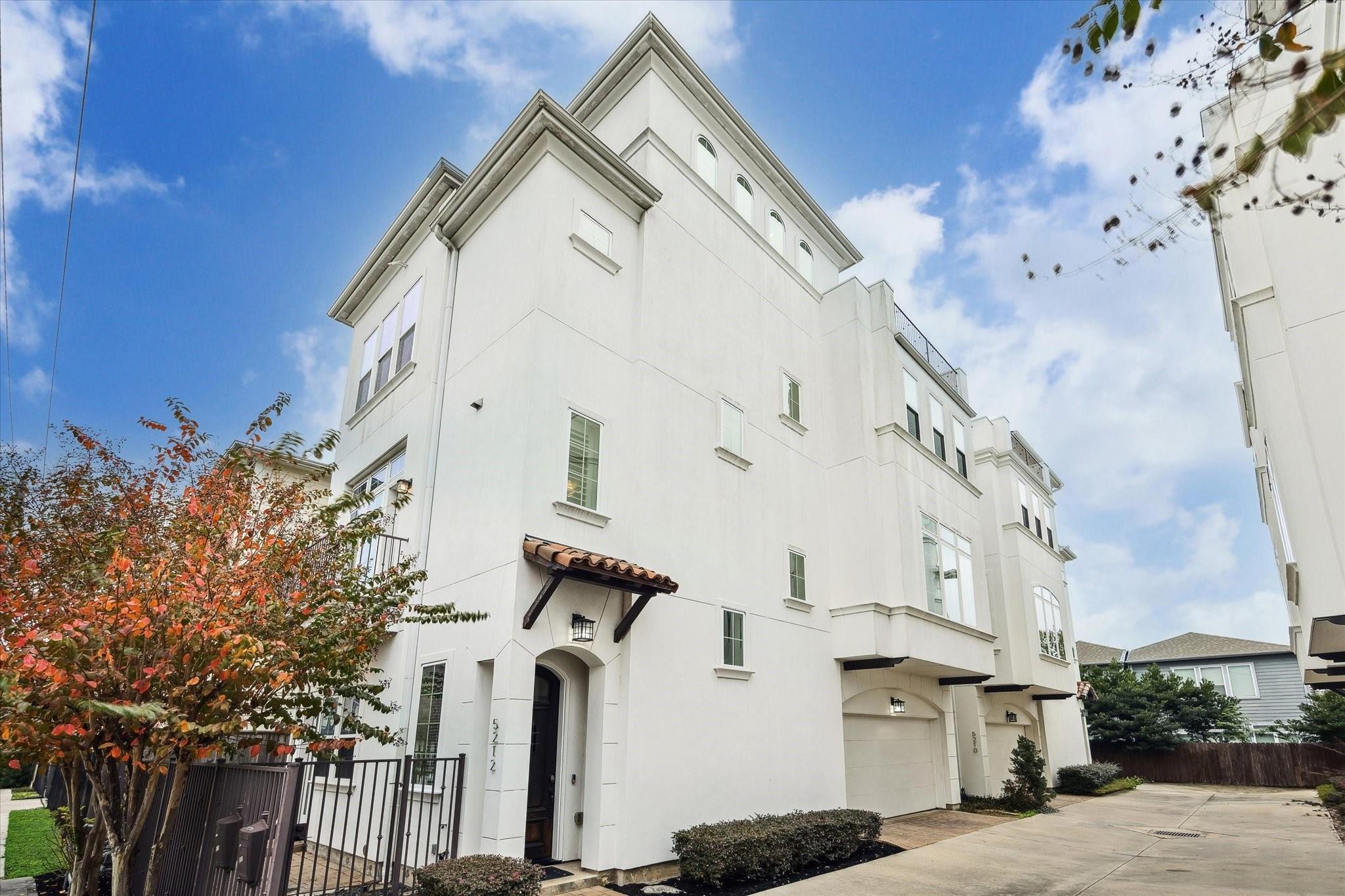 5212 Larkin Street — photo