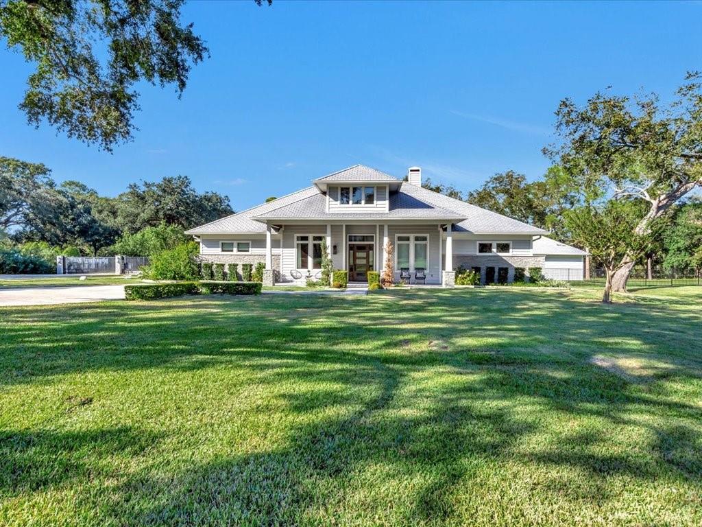 400 Hillcrest Drive — photo