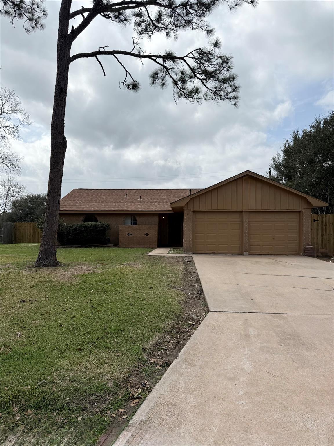 3808 Holly Glen — photo