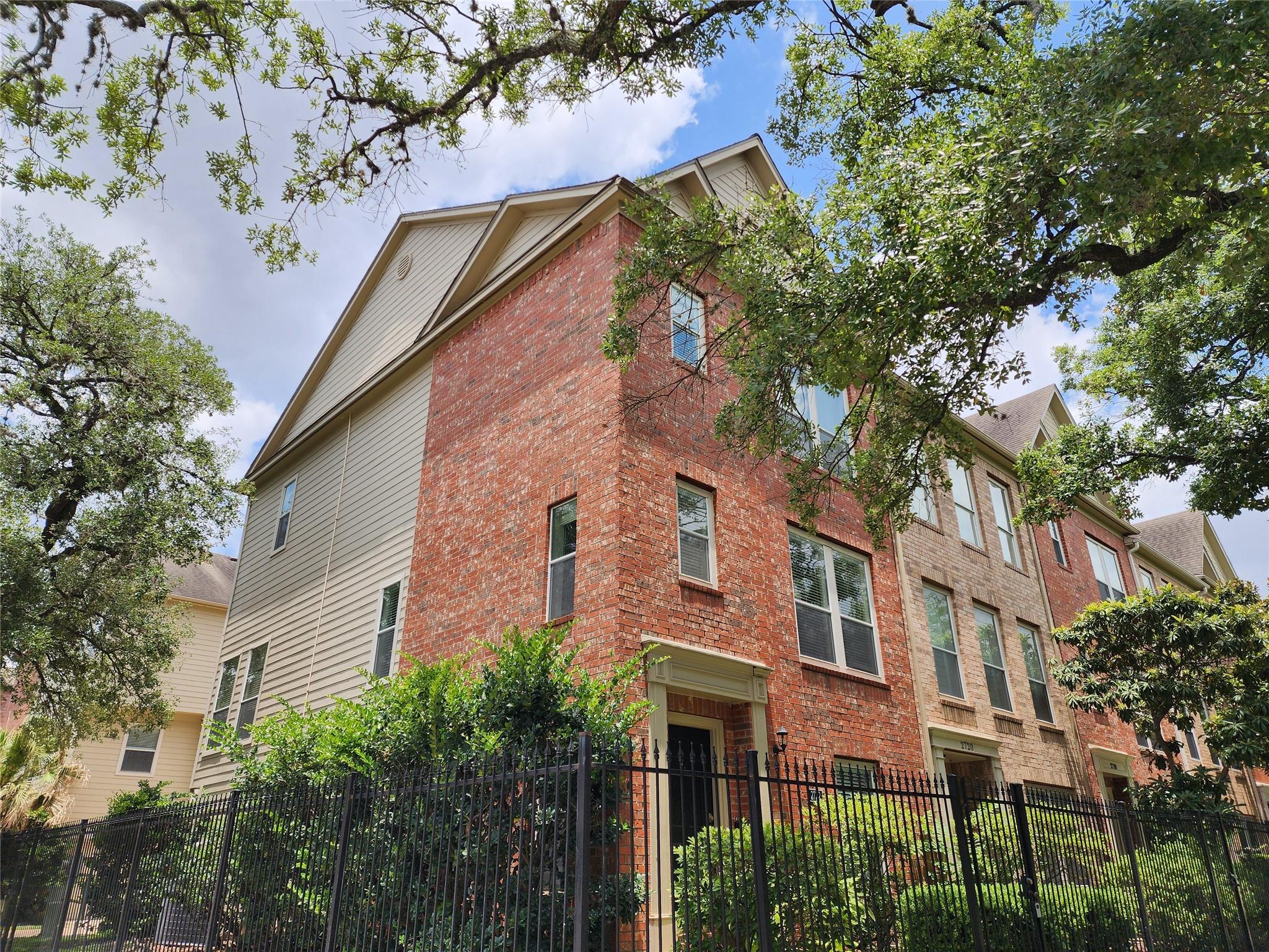 2722 Crawford Street — photo