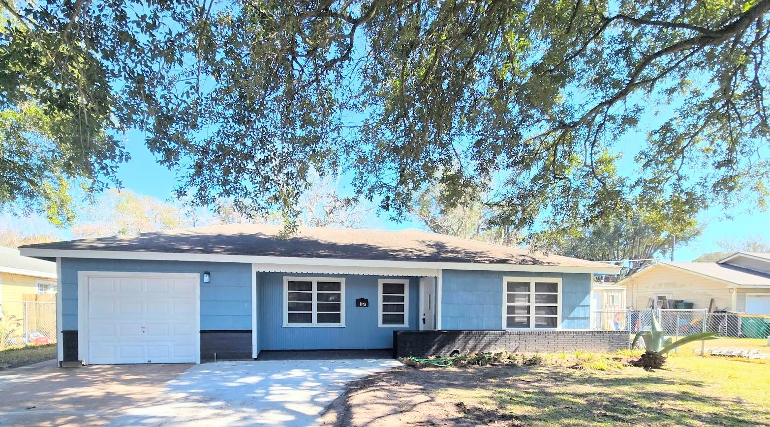 1103 W Camp Circle — photo