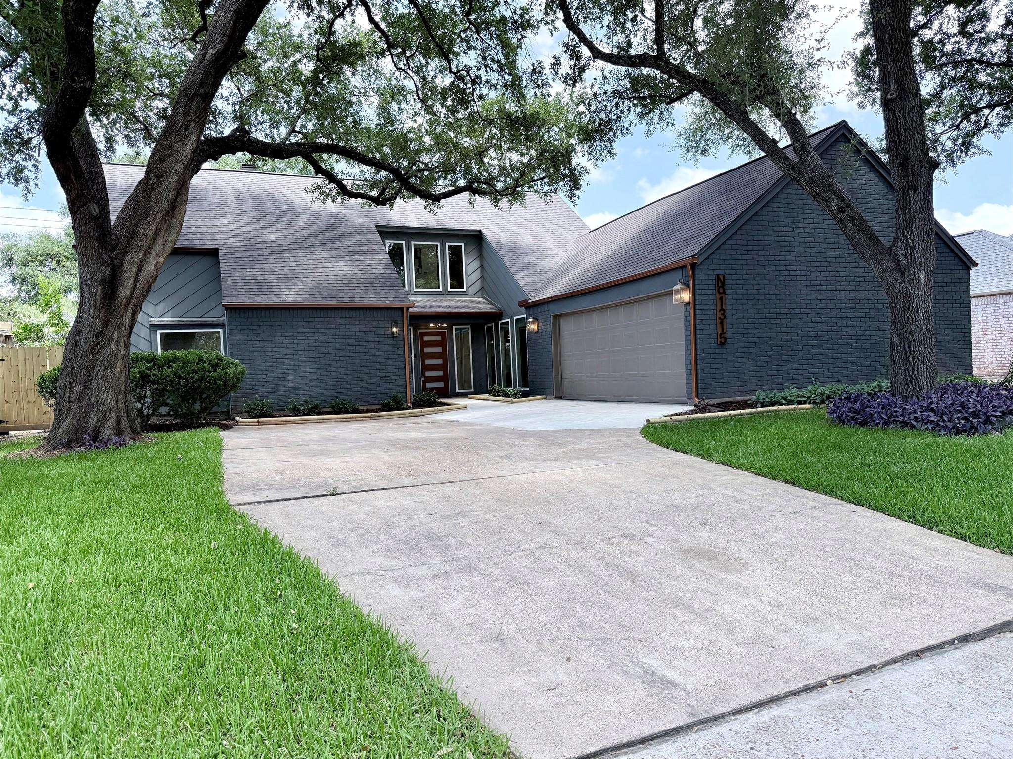1315 Warwickshire Drive — photo