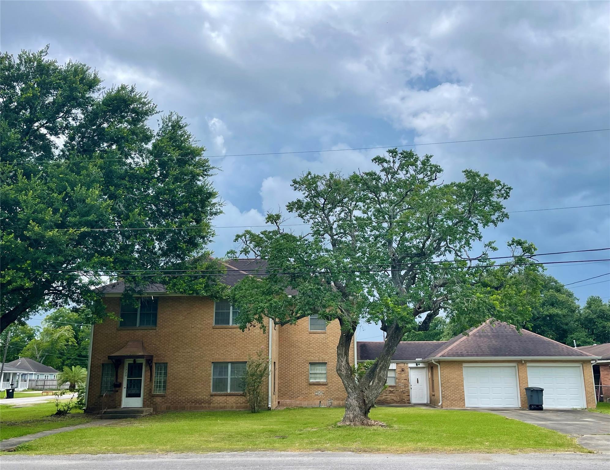 1720 Elm Street — photo