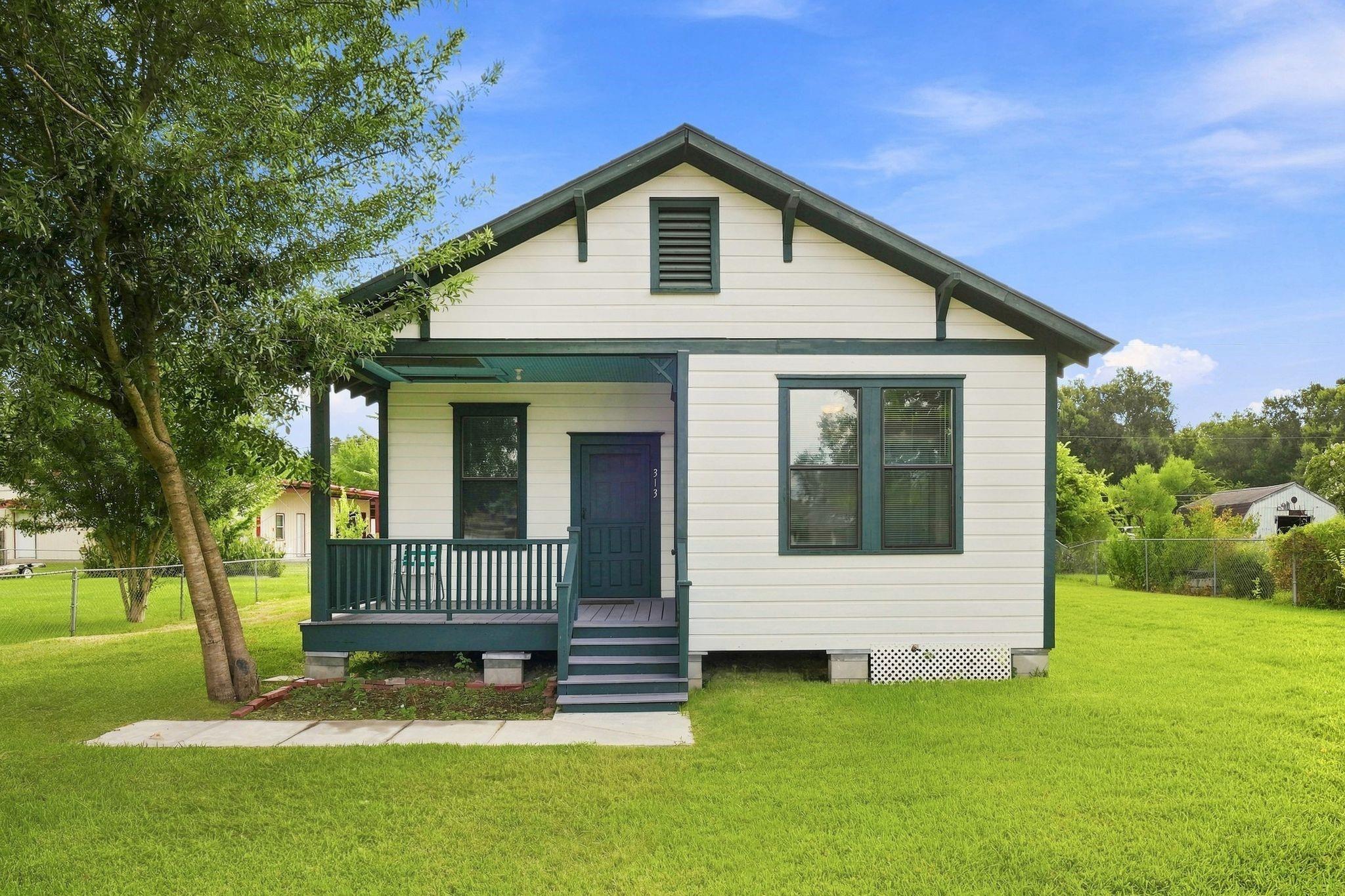 313 S Blackwell Street — photo