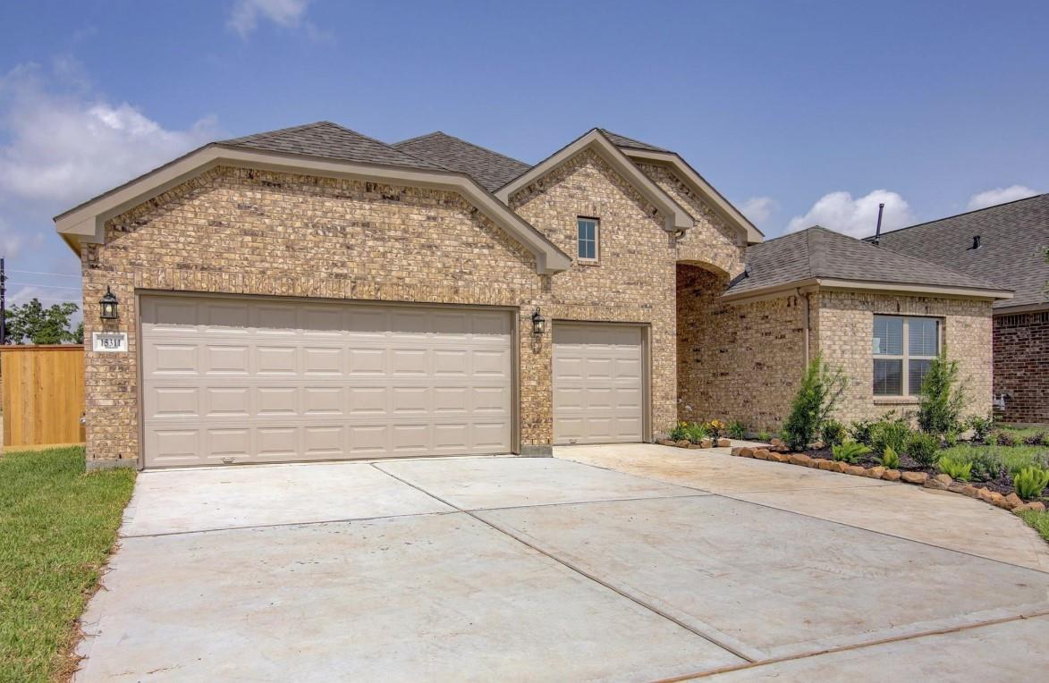 1061 Comal Trail — photo