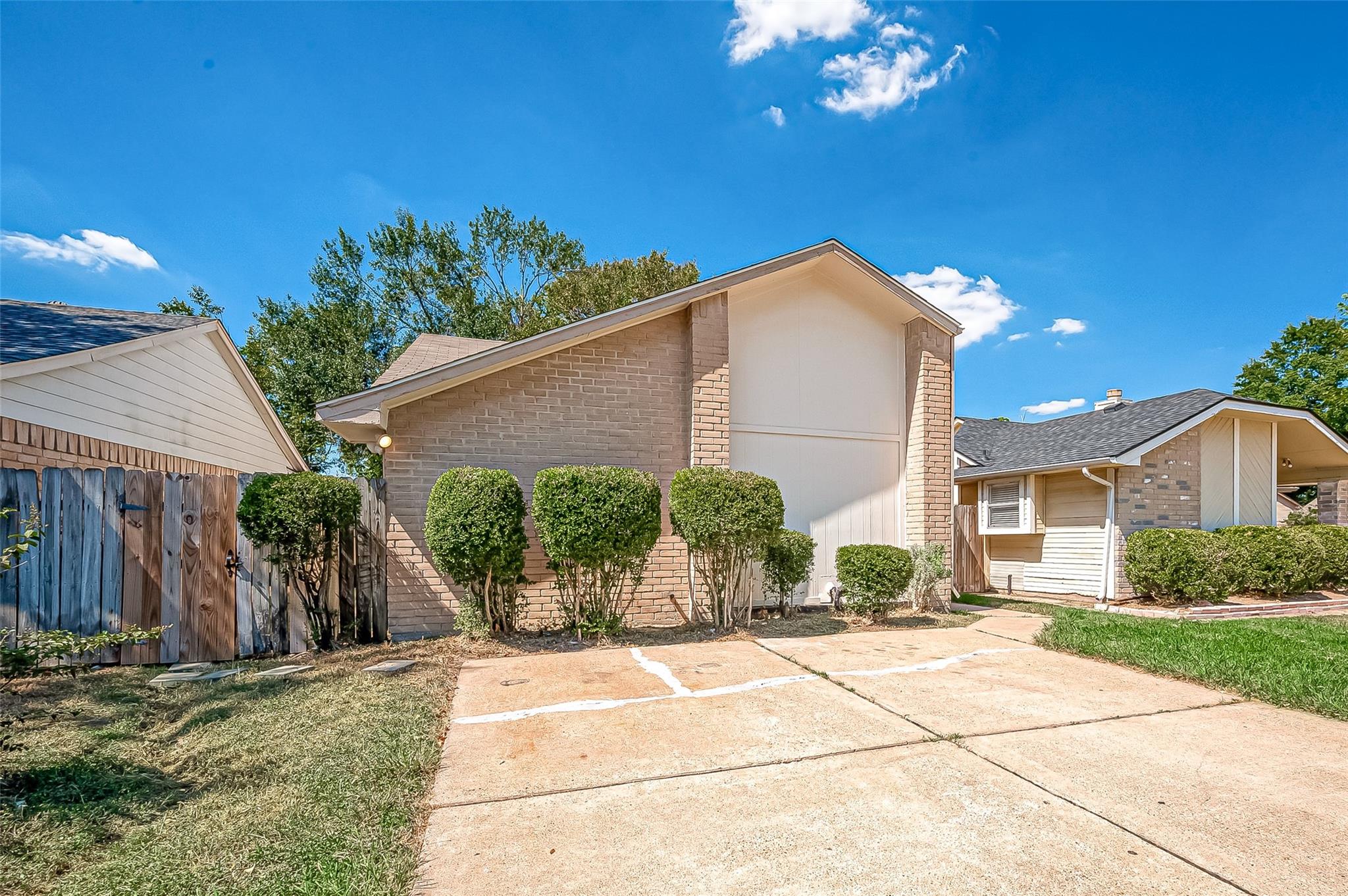 7111 Village Lake Drive — photo