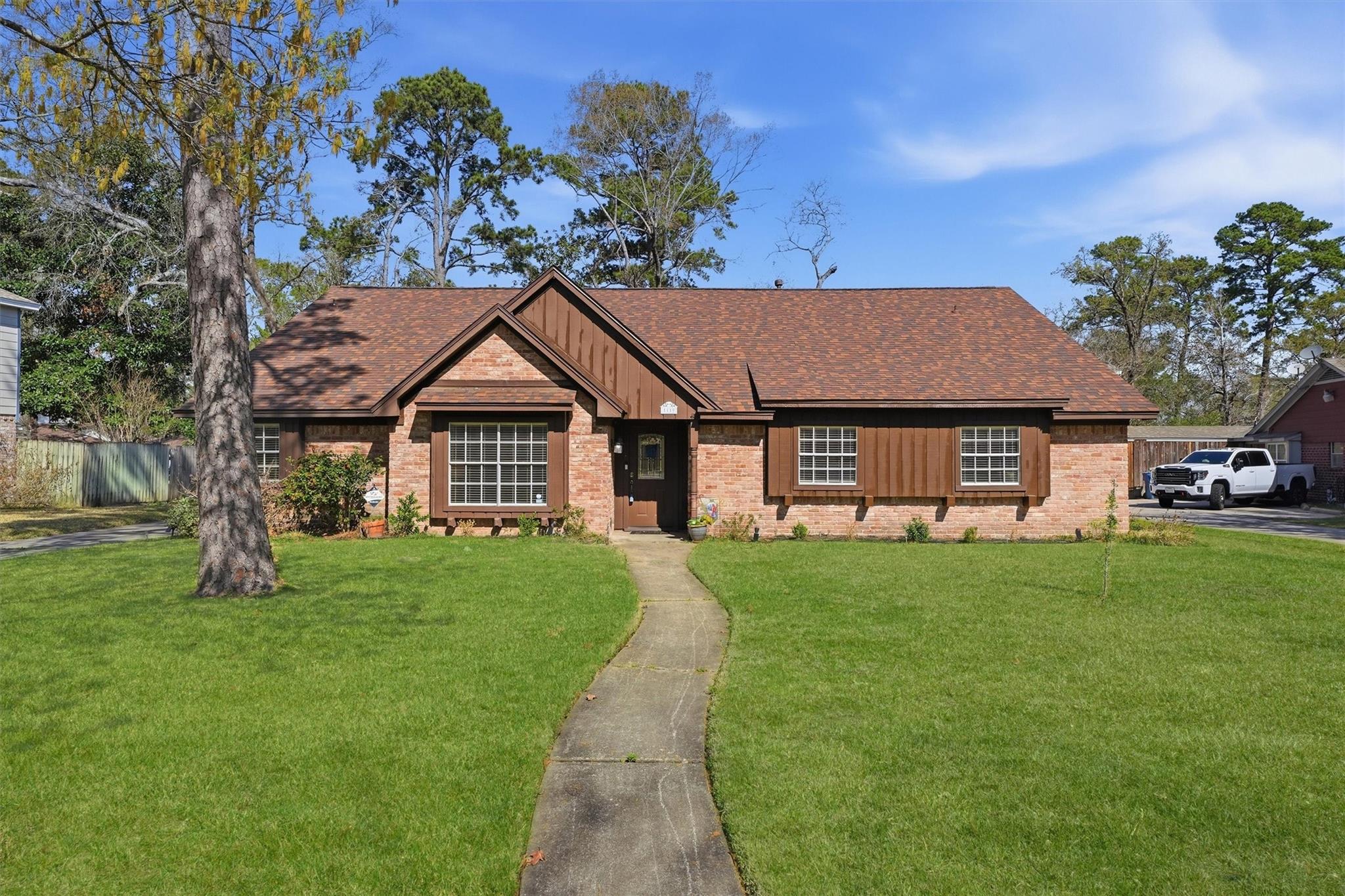 1119 Woodfield Lane — photo